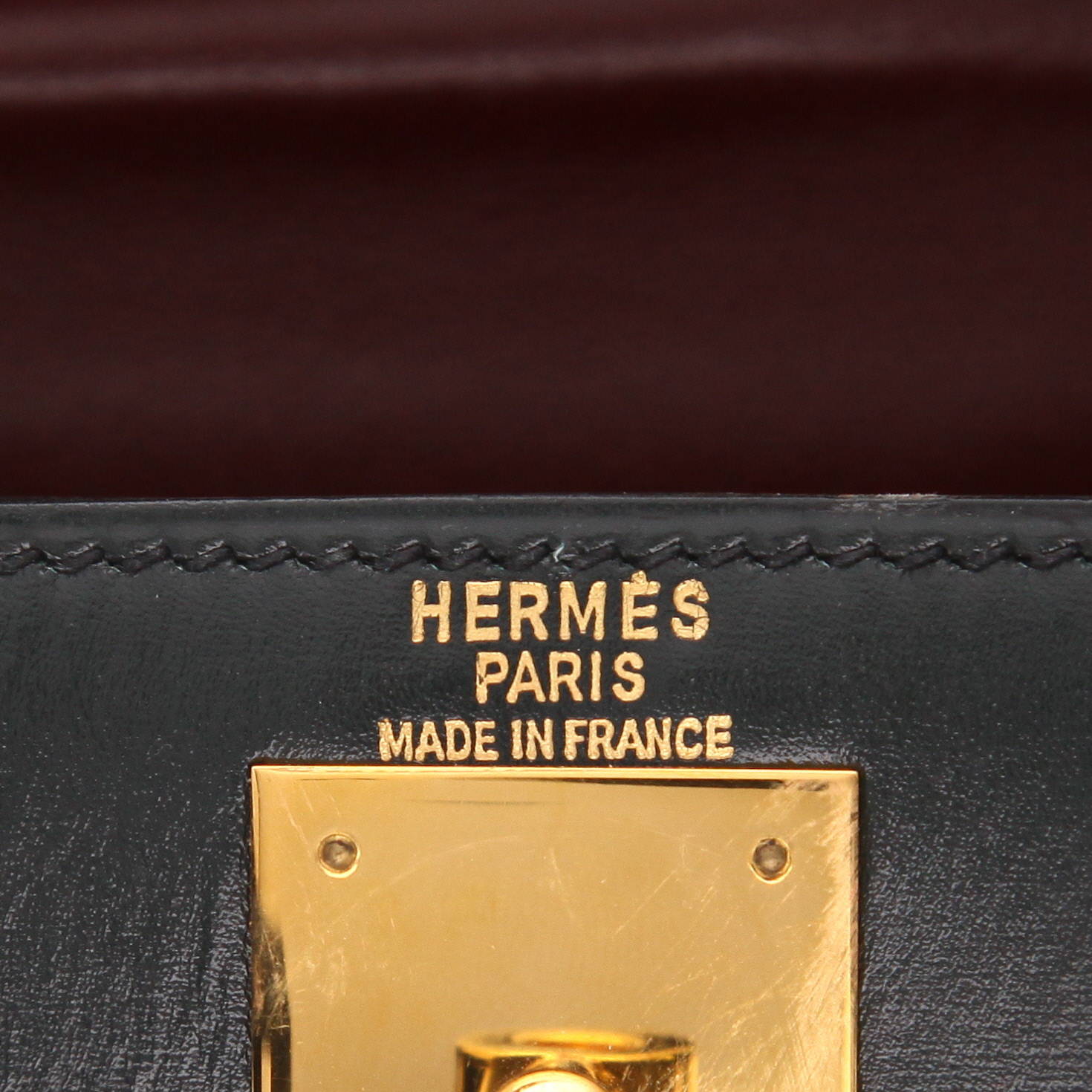 Sac à main Hermès  Kelly 28 cm en cuir box tricolore vert-sapin, bordeaux et bleu-marine - Detail D2