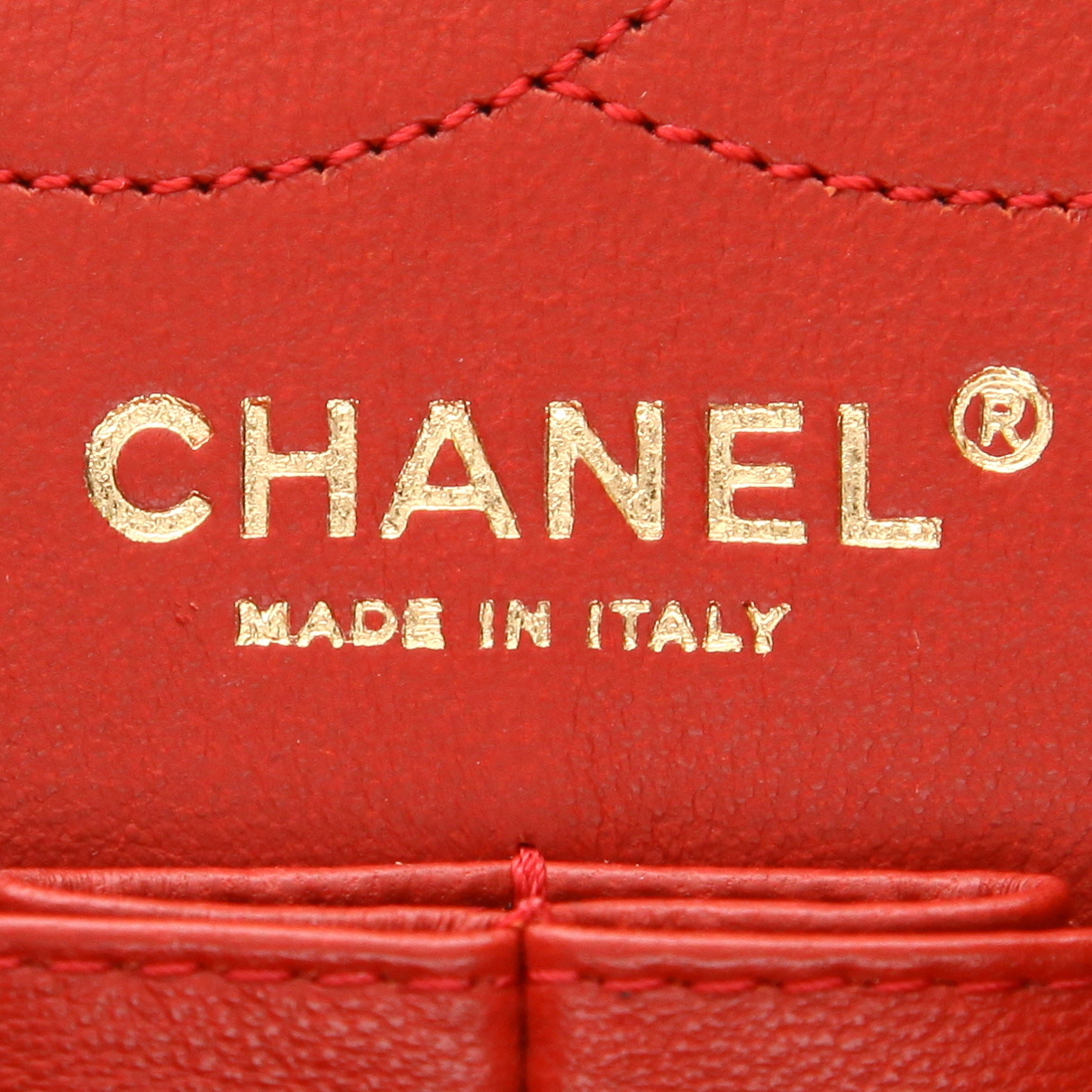 Bolso bandolera Chanel  2.55 en cuero acolchado rojo - Detail D2