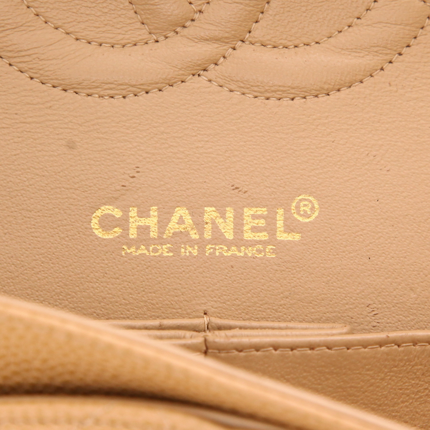 Sac à main Chanel  Timeless Classic en cuir grainé matelassé beige - Detail D2