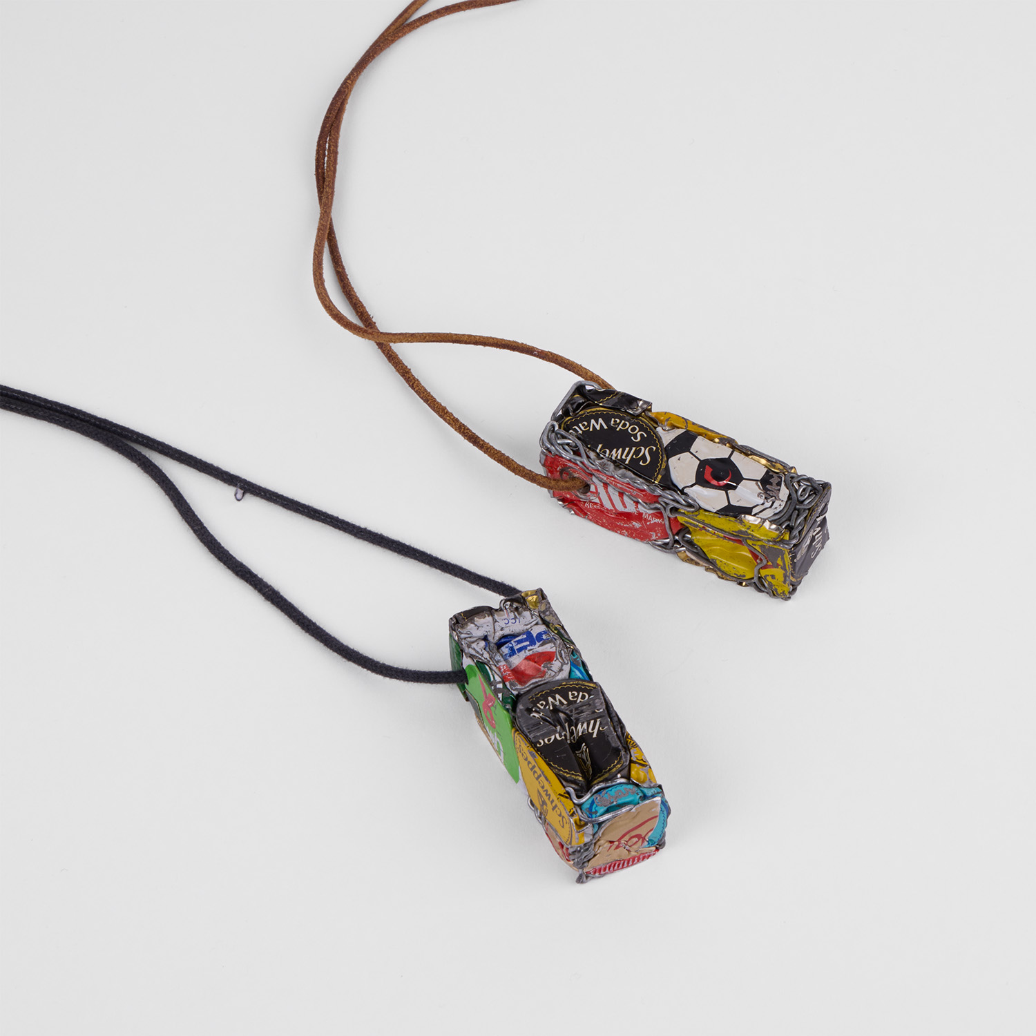 Compression de capsules (pendentif) - 1980/1990 - Detail D3