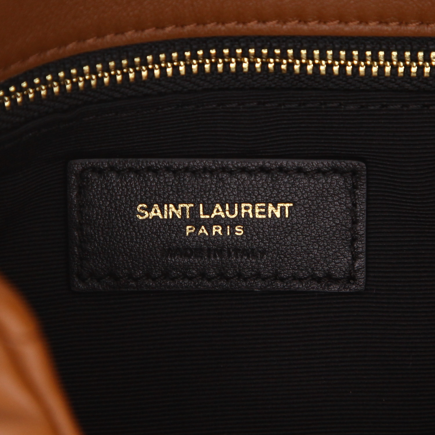 Bolso bandolera Saint Laurent  Toy modelo pequeño  en cuero acolchado color habano - Detail D2