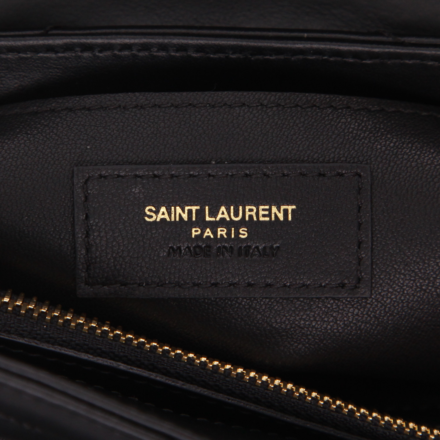 Bolso bandolera Saint Laurent  Loulou modelo pequeño  en cuero acolchado con motivos de espigas negro - Detail D2