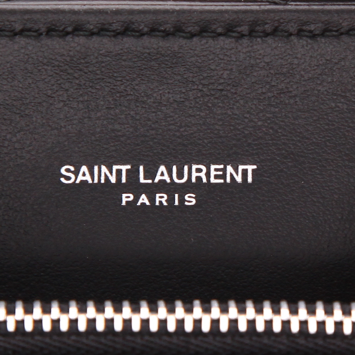 Bolso bandolera Saint Laurent  Loulou modelo mediano  en cuero acolchado con motivos de espigas negro - Detail D2