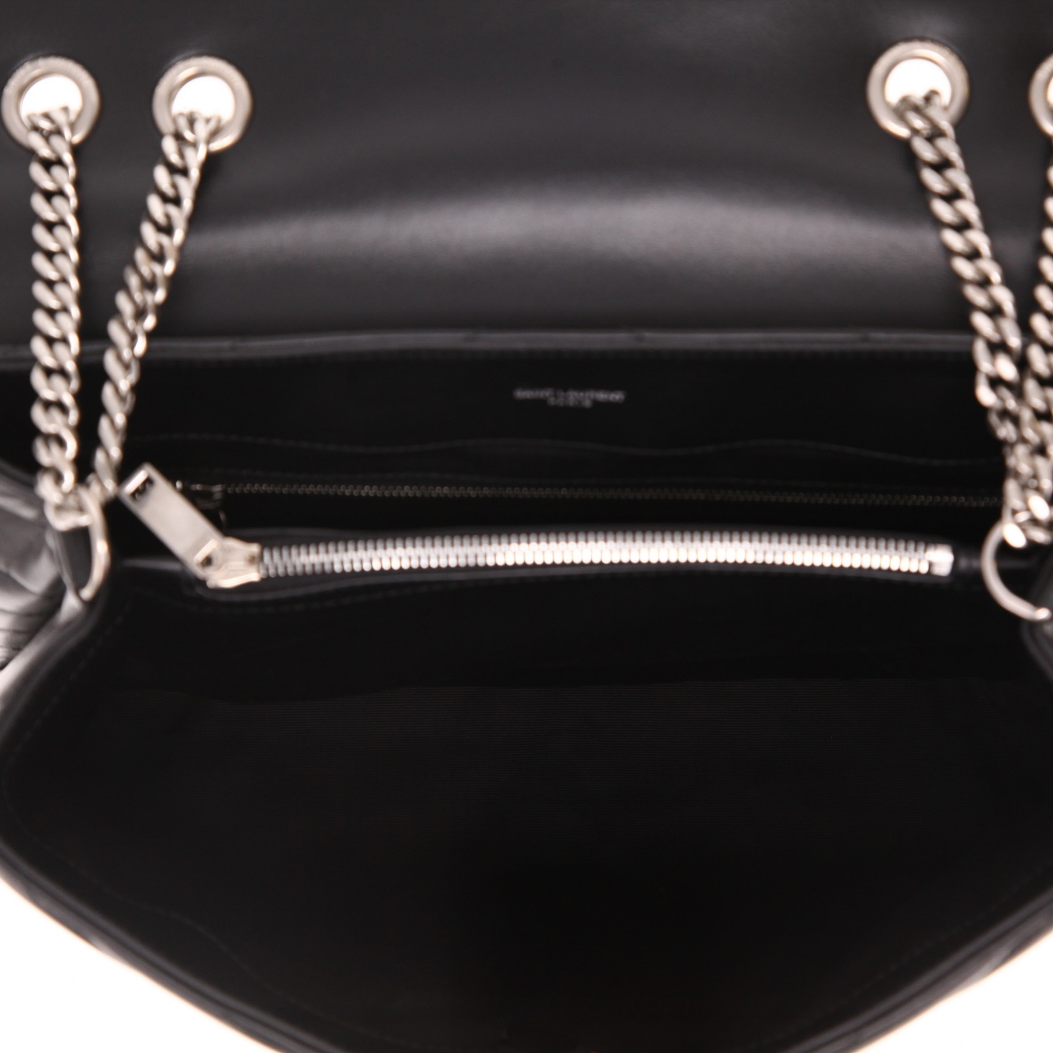 Sac bandoulière Saint Laurent  Loulou moyen modèle  en cuir matelassé chevrons noir - Detail D3