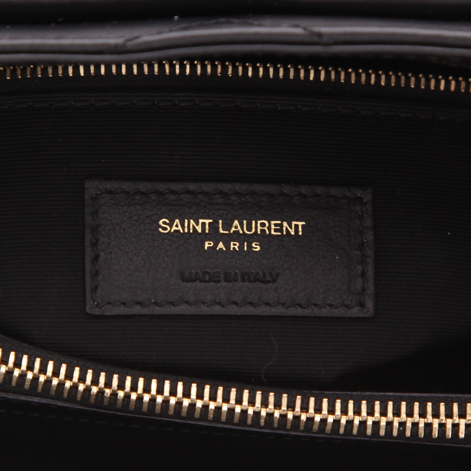 Sac bandoulière Saint Laurent  Loulou moyen modèle  en cuir matelassé chevrons noir - Detail D2