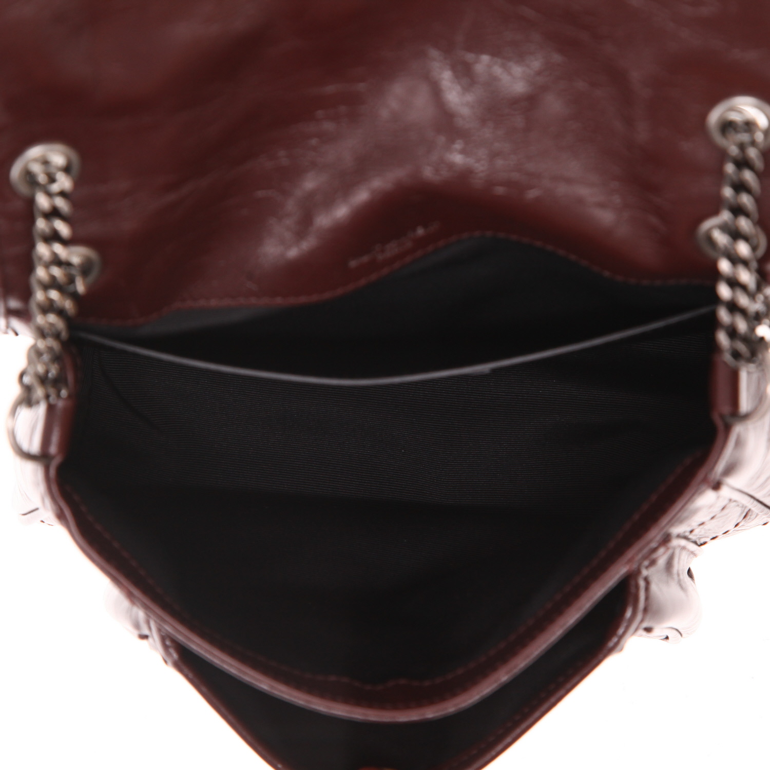 Bolso bandolera Saint Laurent  Niki Baby en cuero acolchado con motivos de espigas color burdeos - Detail D3