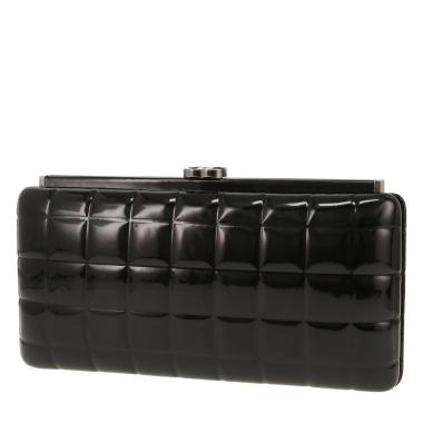 Chanel   pouch  in black patent quilted leather