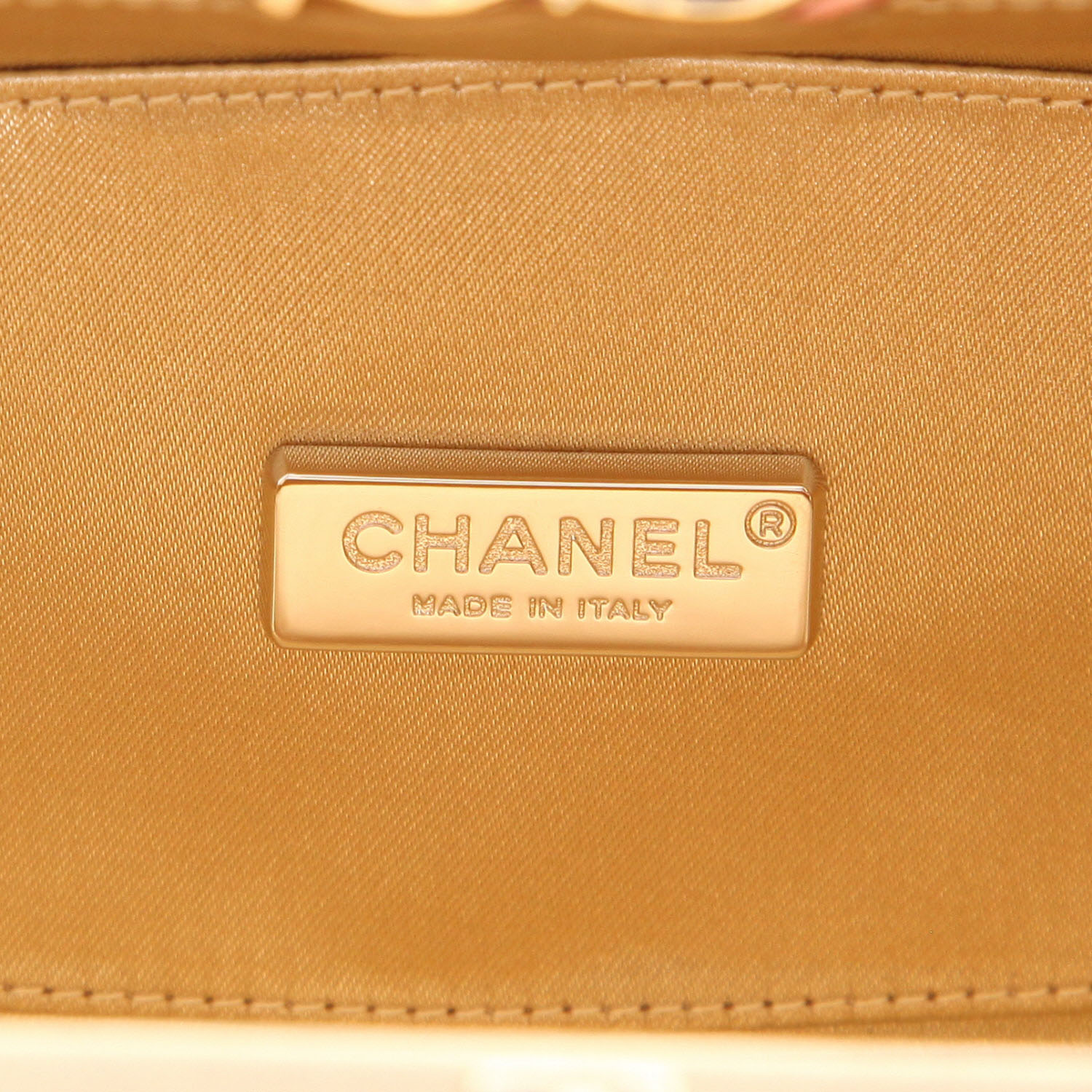 Bolsito de mano Chanel   en cuero dorado - Detail D2