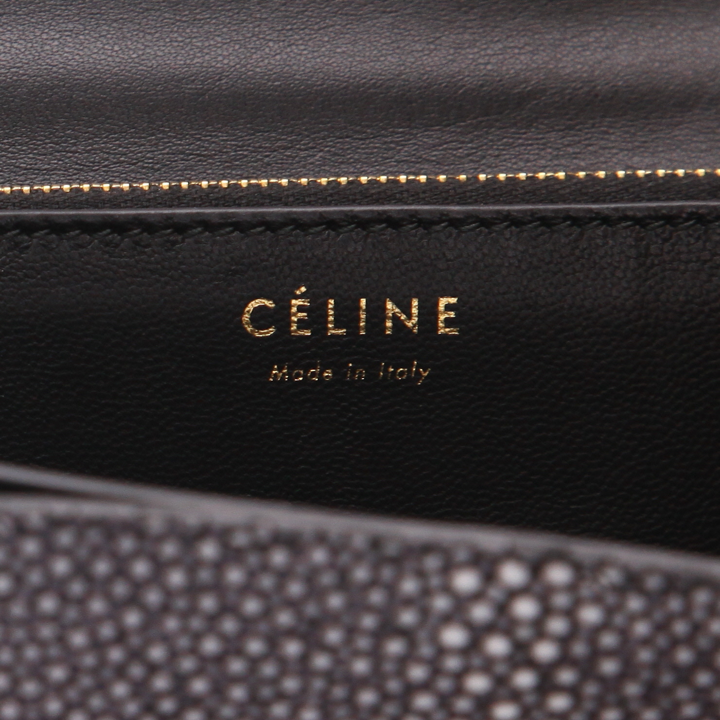 Celine  Classic Box shoulder bag  in grey shagreen  and black leather - Detail D2