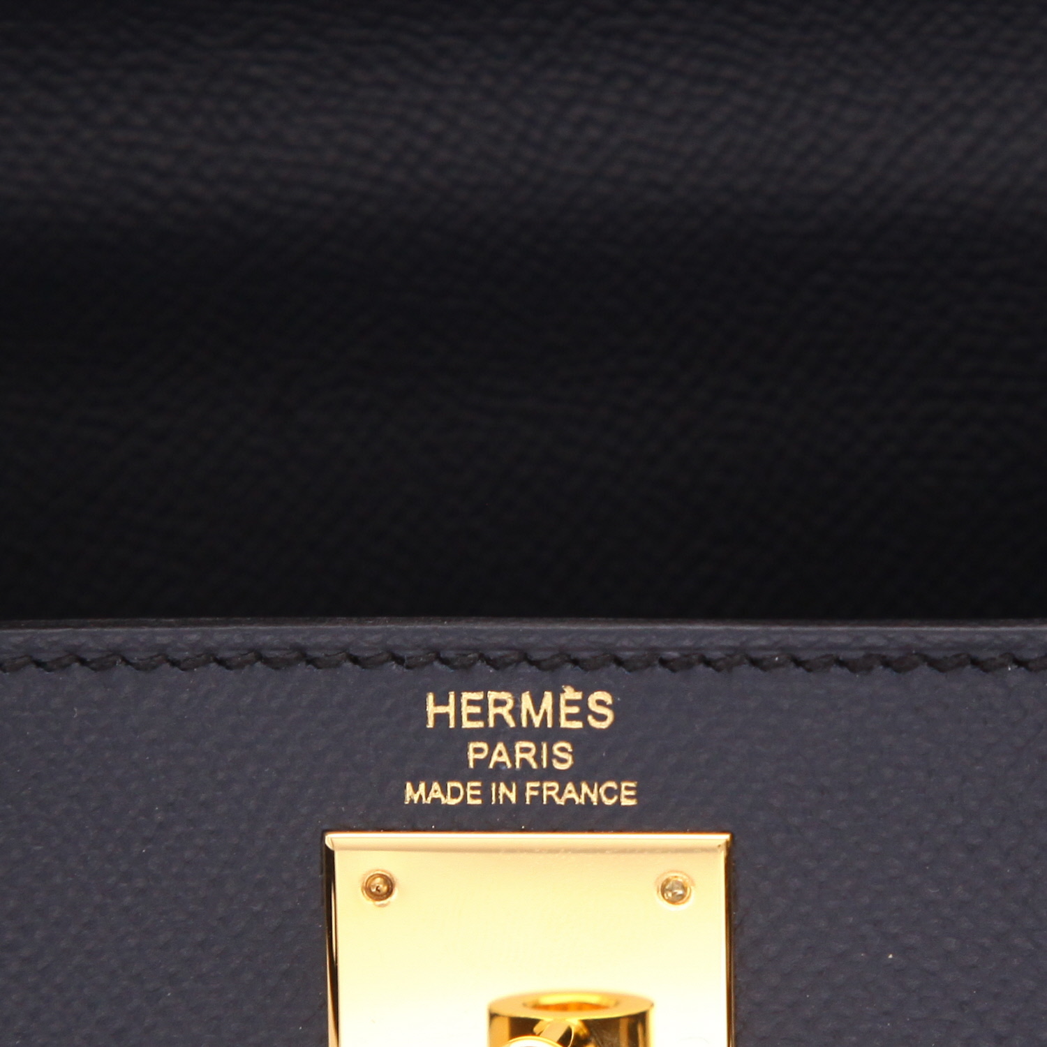 Hermès  Kelly 28 cm handbag  in indigo blue epsom leather - Detail D2