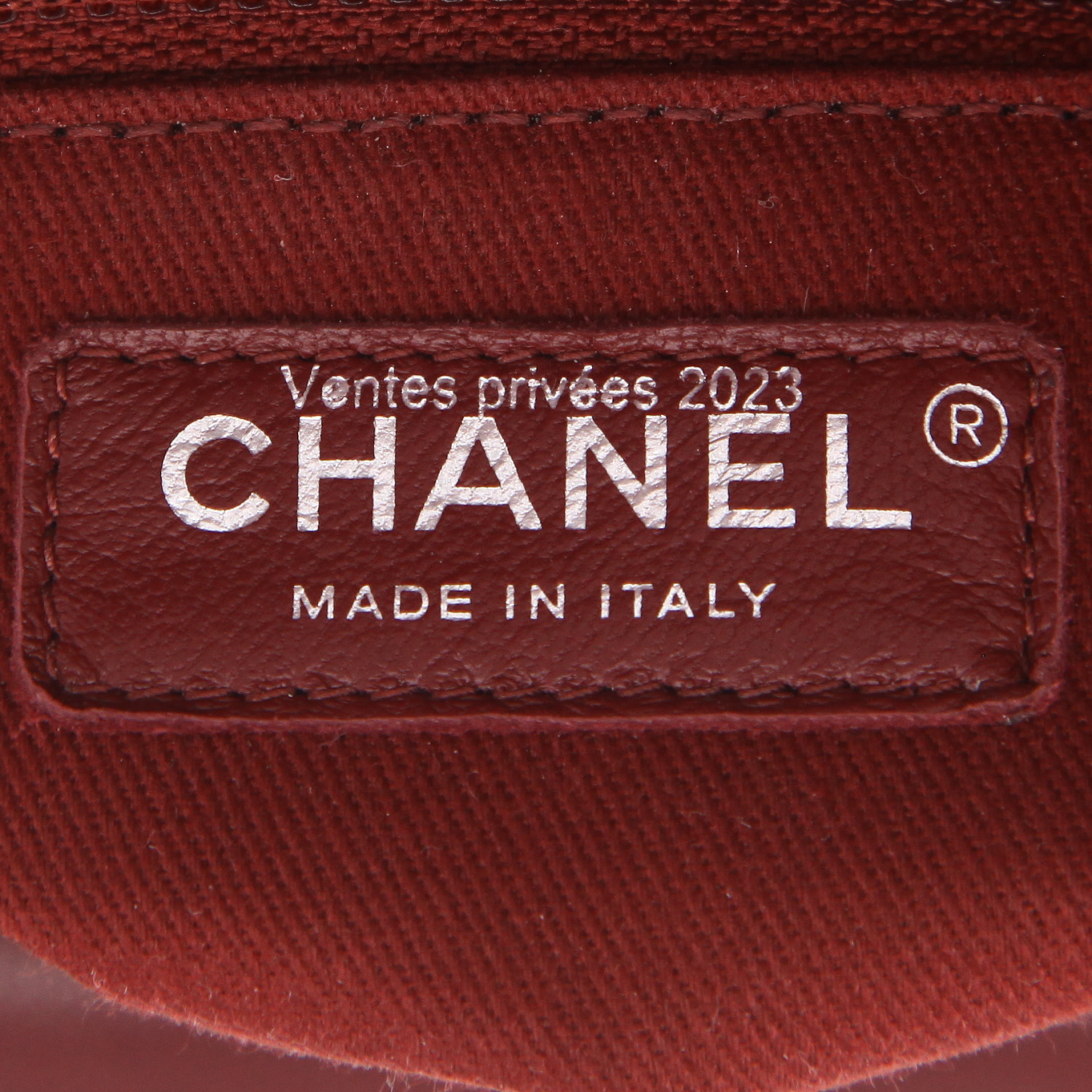 Bolso bandolera Chanel   en cuero color burdeos - Detail D2