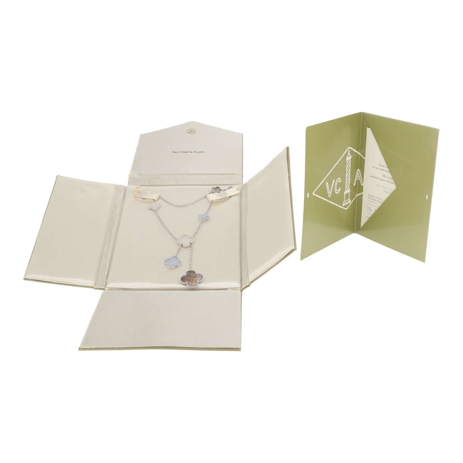 Van Cleef 
Arpels Magic Alhambra necklace in white gold, chalcedony and mother of pearl - Detail D2