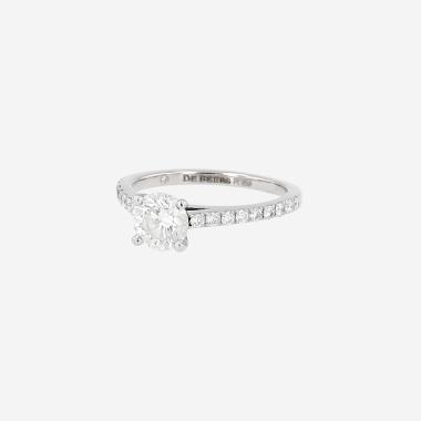 De Beers DB Classic ring in platinium and diamonds