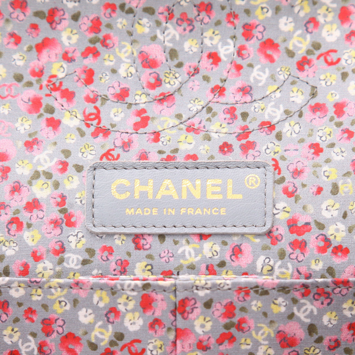 Sac à main Chanel  Timeless Coco Charms en toile vert-kaki - Detail D2