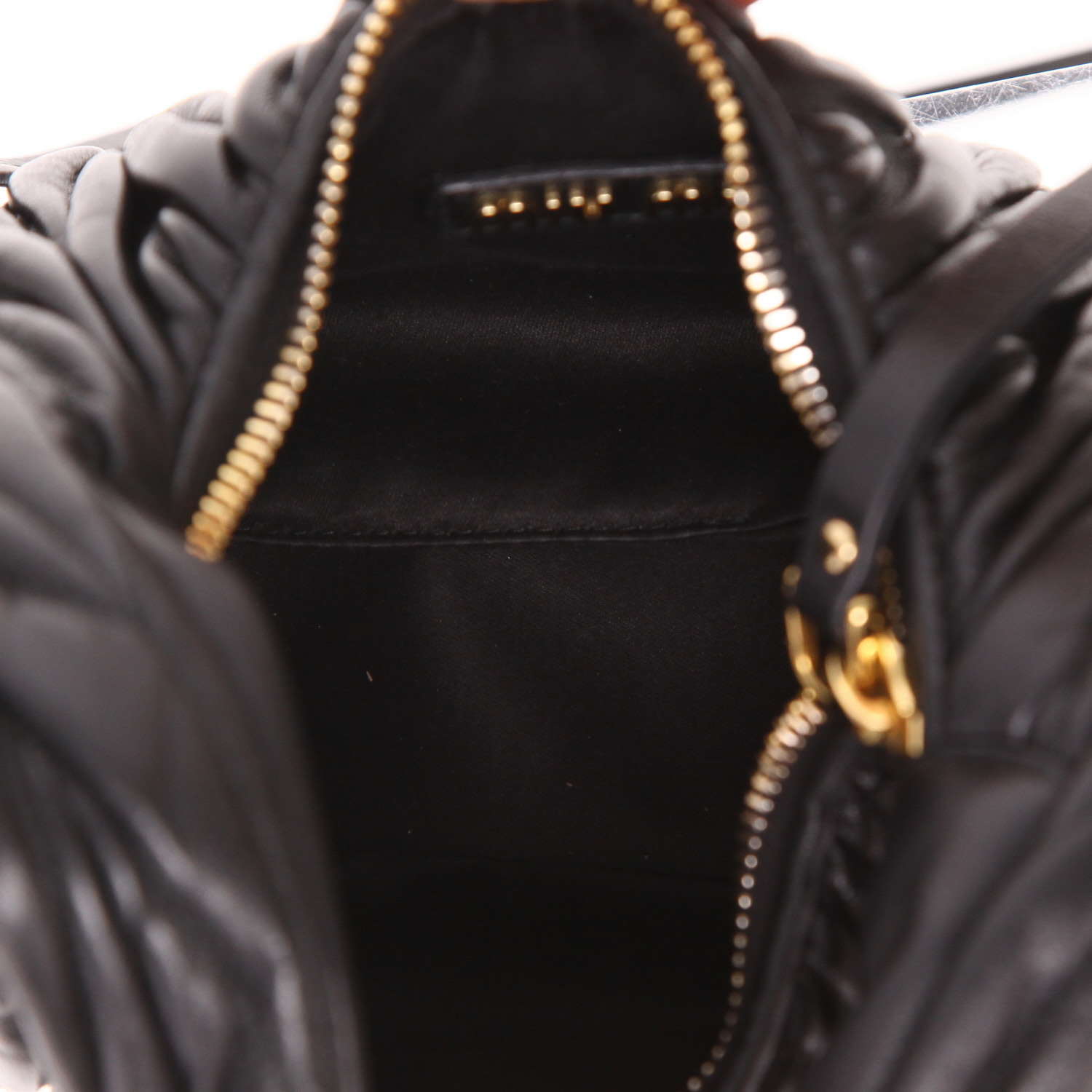 Sac bandoulière Miu Miu  Wander en cuir matelassé noir - Detail D3