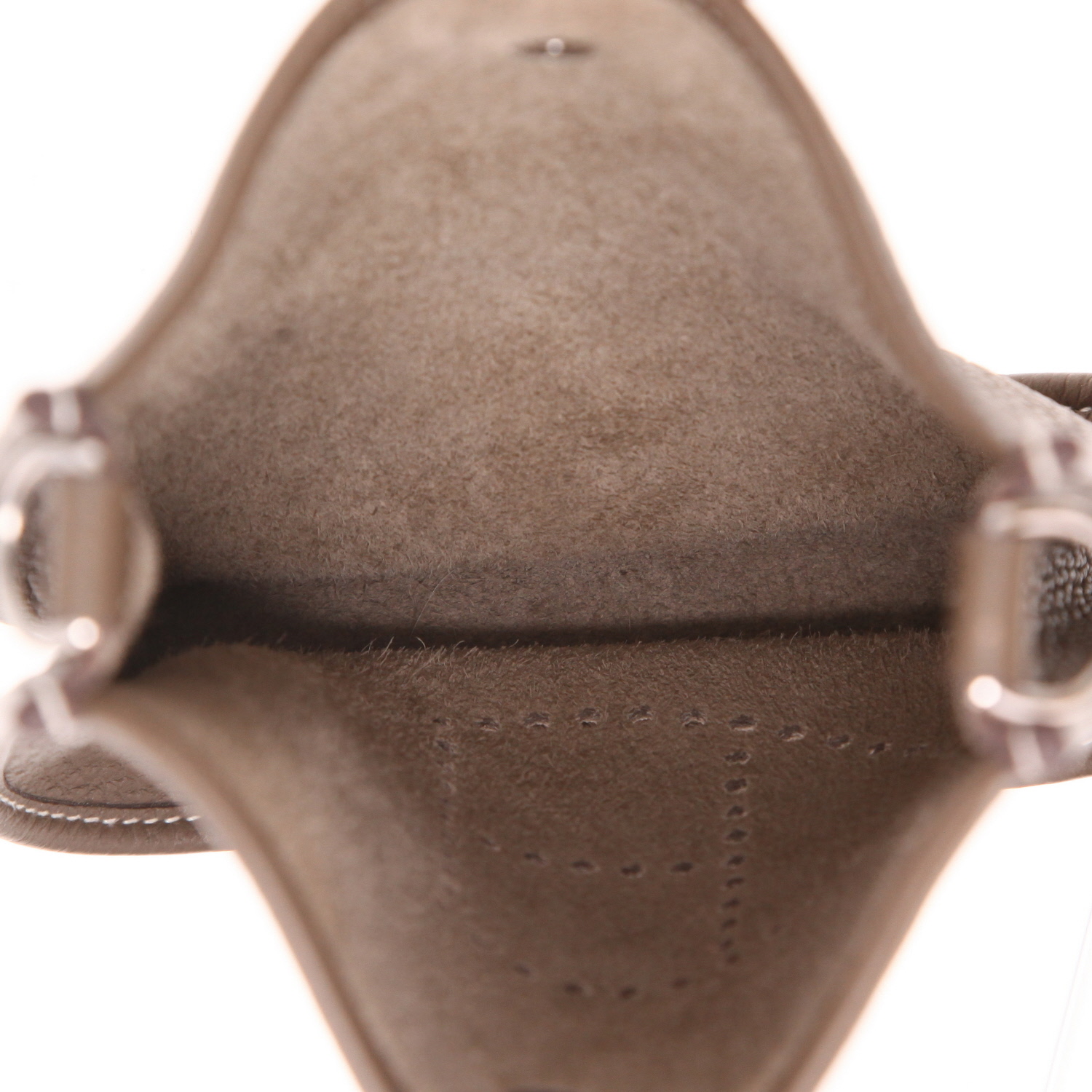 Sac bandoulière Hermès  Mini Evelyne en cuir taurillon clémence étoupe - Detail D3