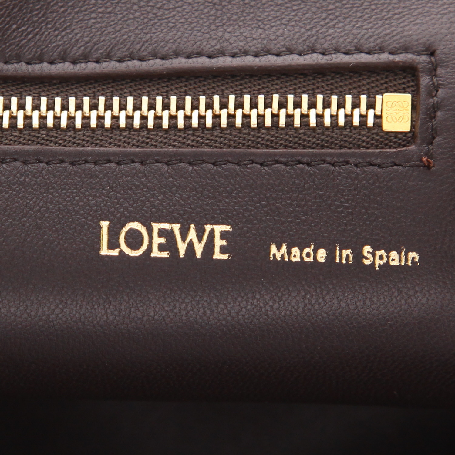 Bolso de mano Loewe  Squeeze en cuero marrón - Detail D2