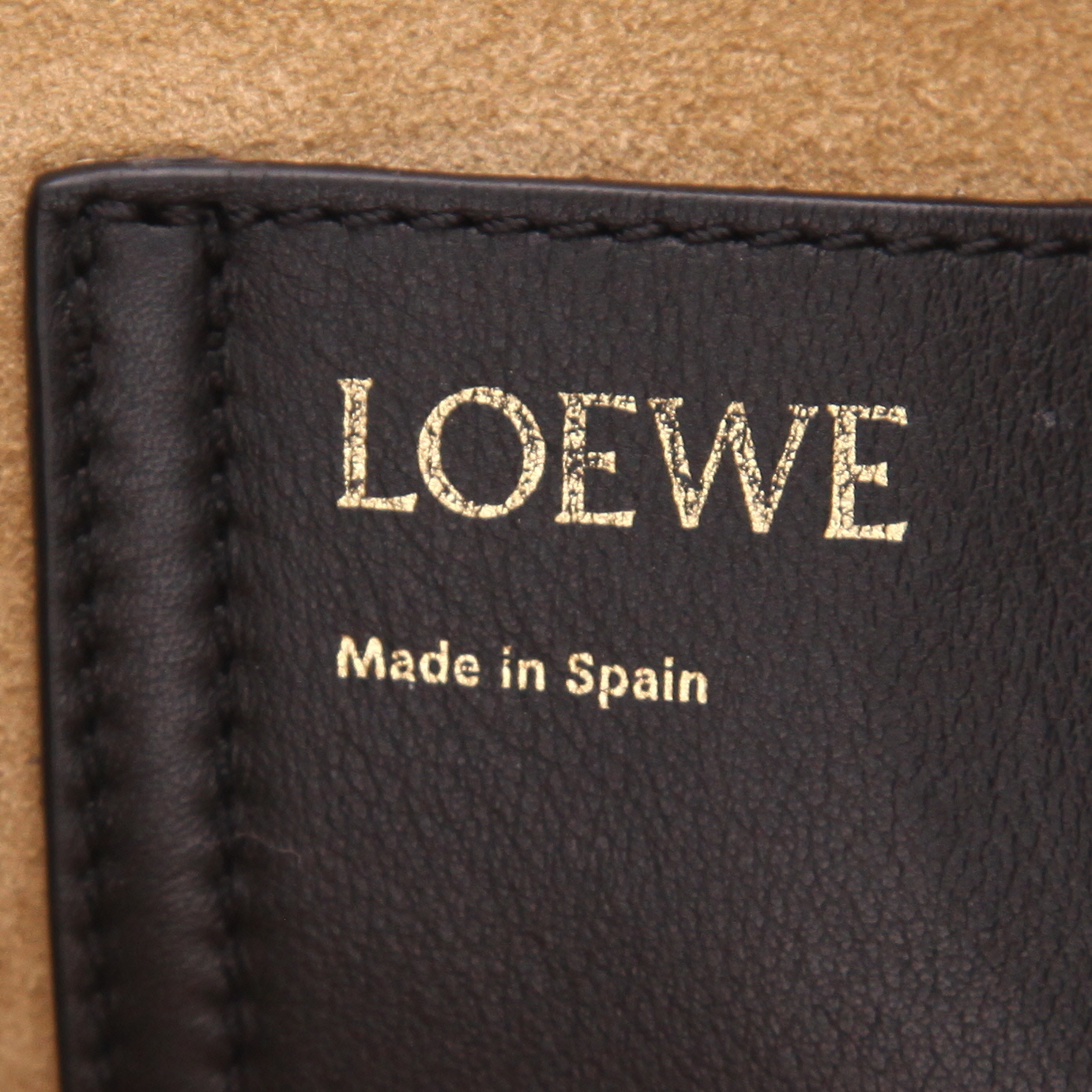 Bolso Cabás Loewe  Pebble en cuero negro - Detail D2