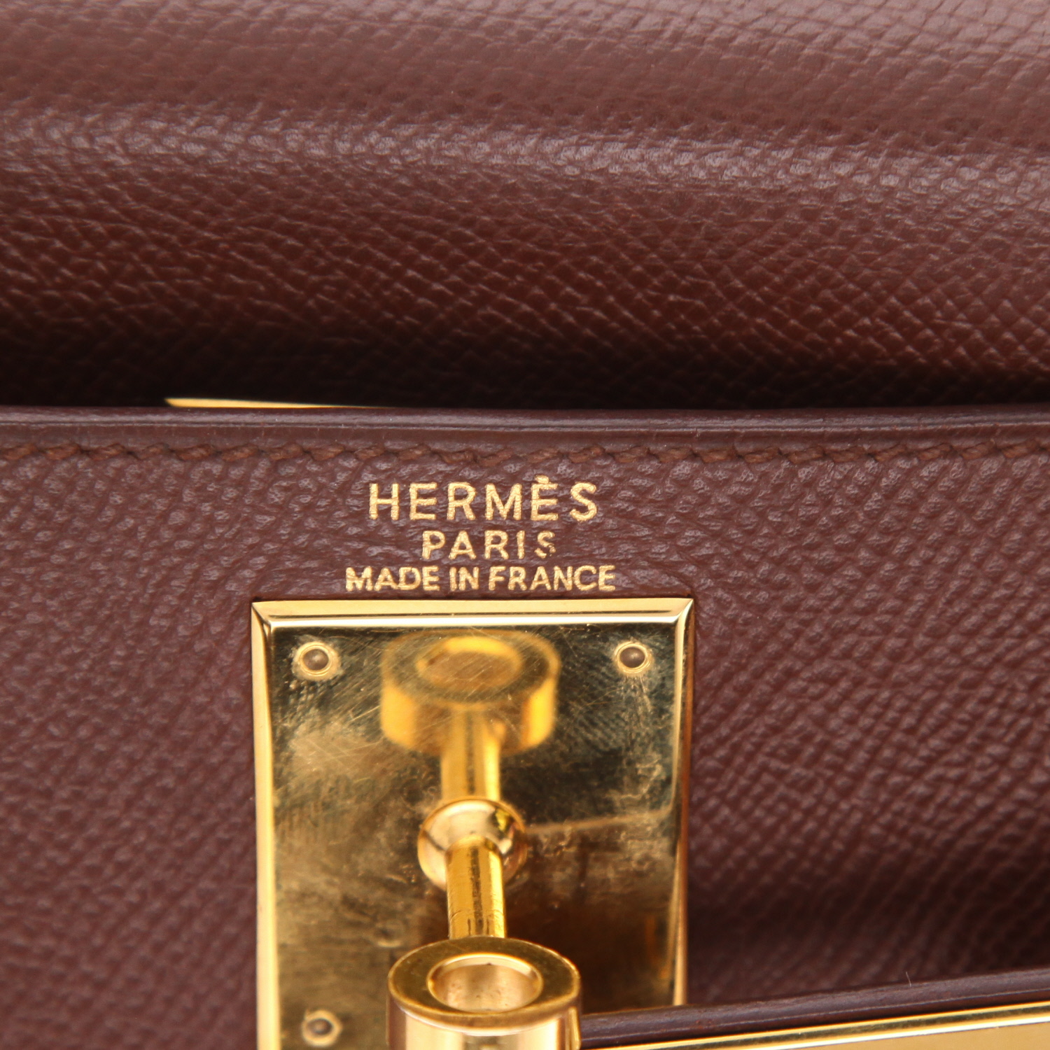 Hermès  Kelly 28 cm handbag  in brown Courchevel leather - Detail D2
