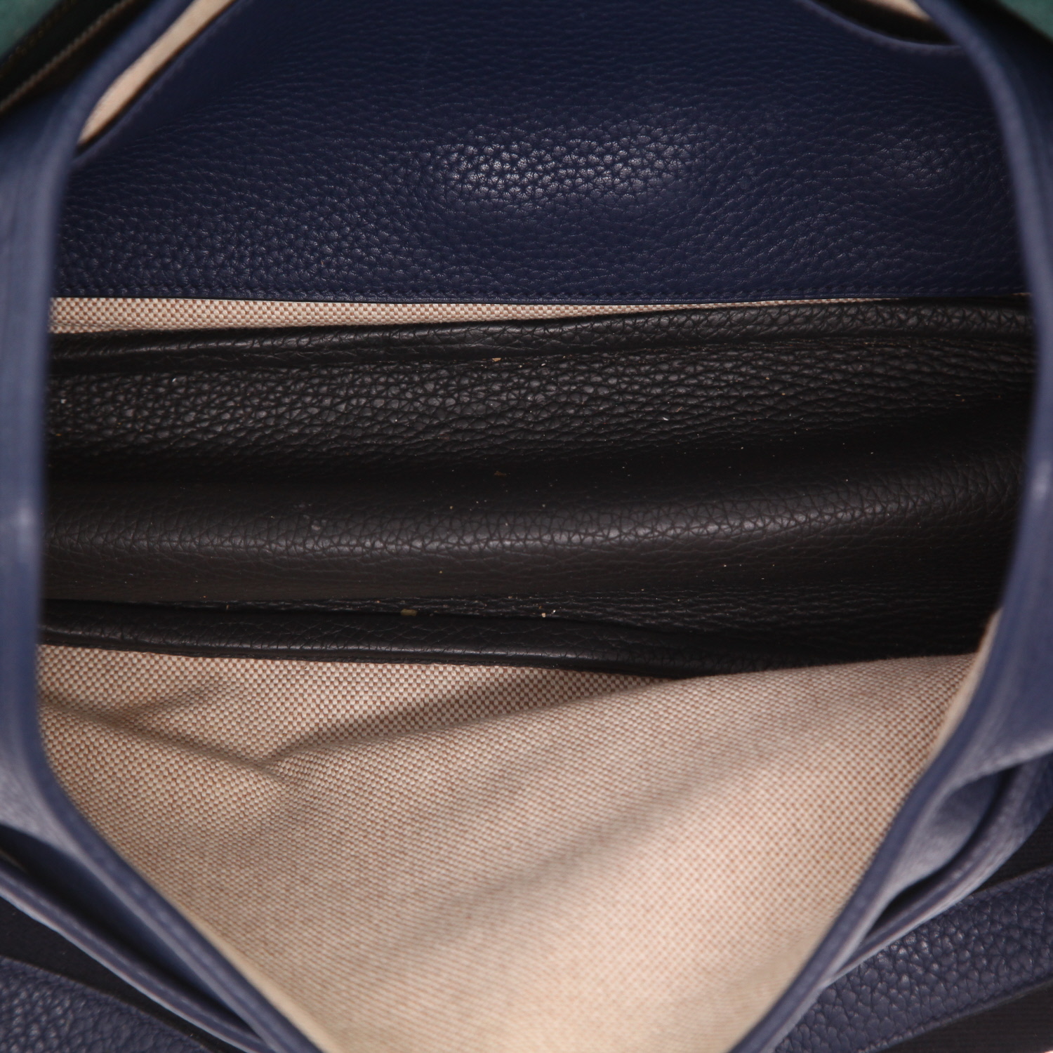 Hermès   shoulder bag  in khaki, black and navy blue leather - Detail D3