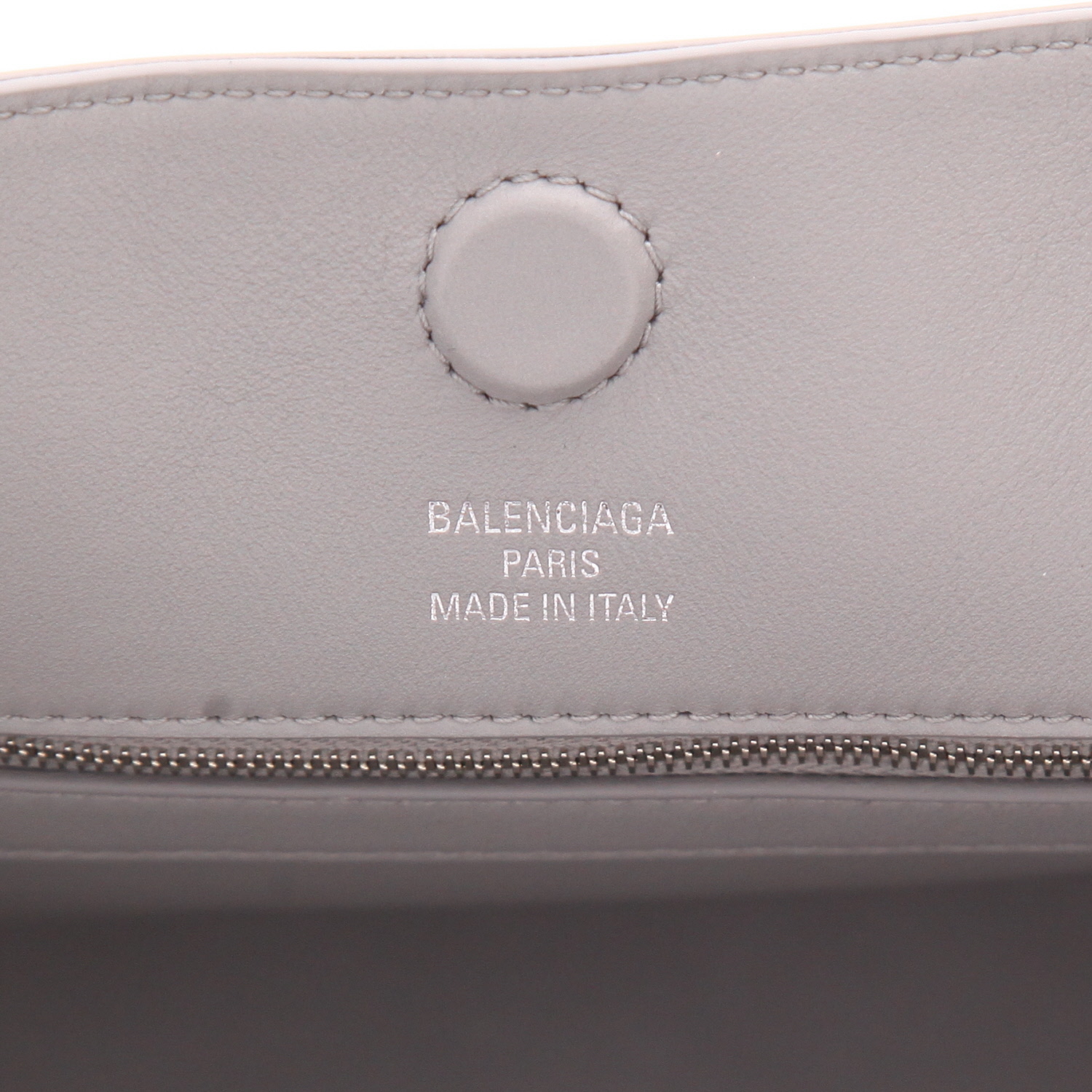 Bolso de mano Balenciaga  Carry All Hampton modelo pequeño  en cuero gris - Detail D2