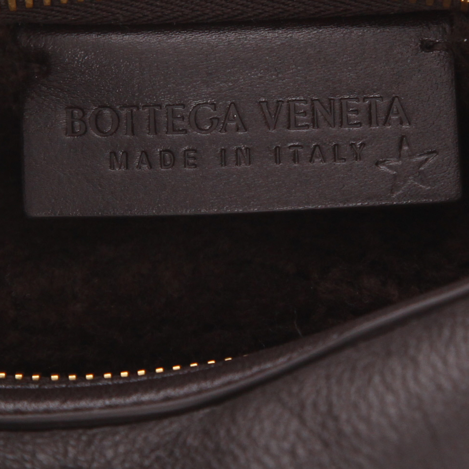 Bolso de mano Bottega Veneta  Mini Jodie en cuero de obeja volteado marrón - Detail D2