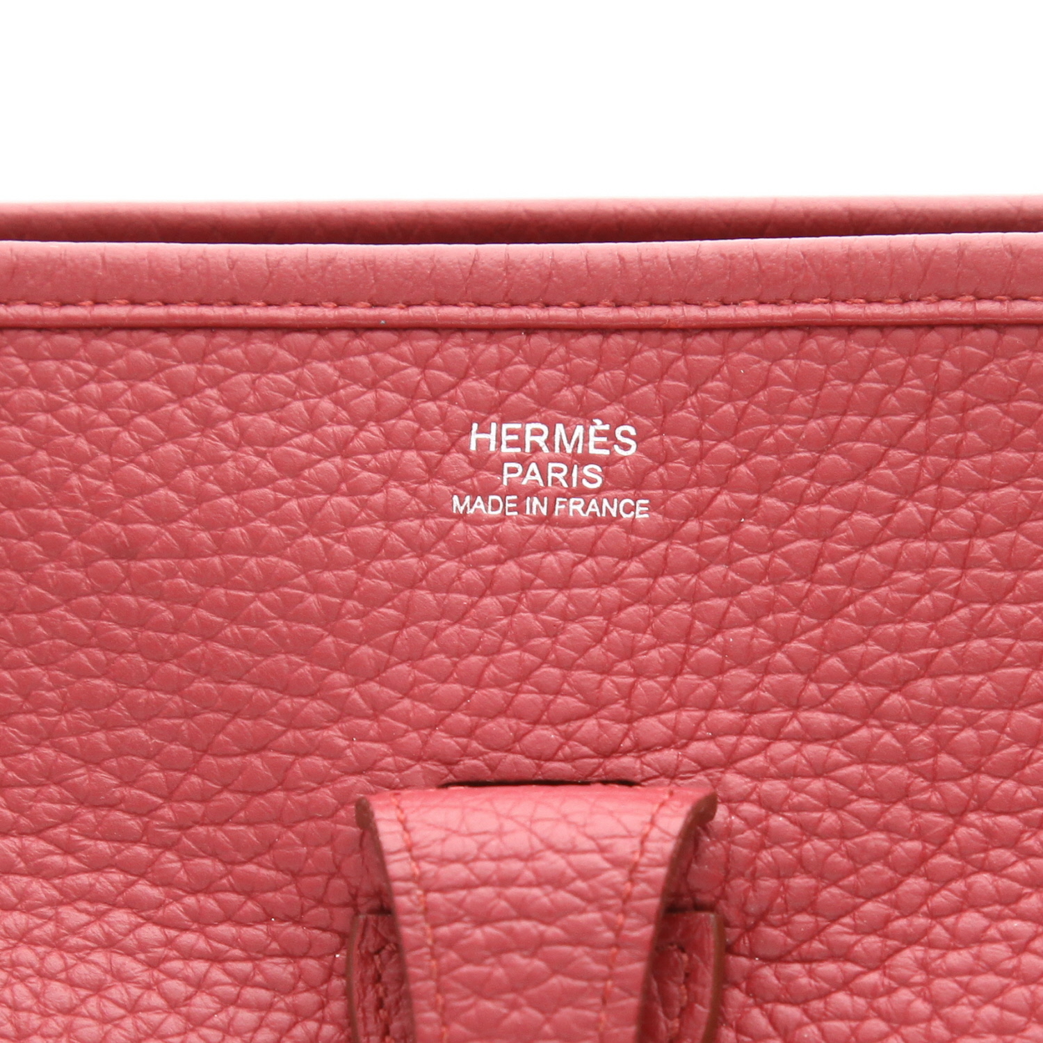 Bolso bandolera Hermès  Evelyne III en cuero togo rojo H - Detail D2