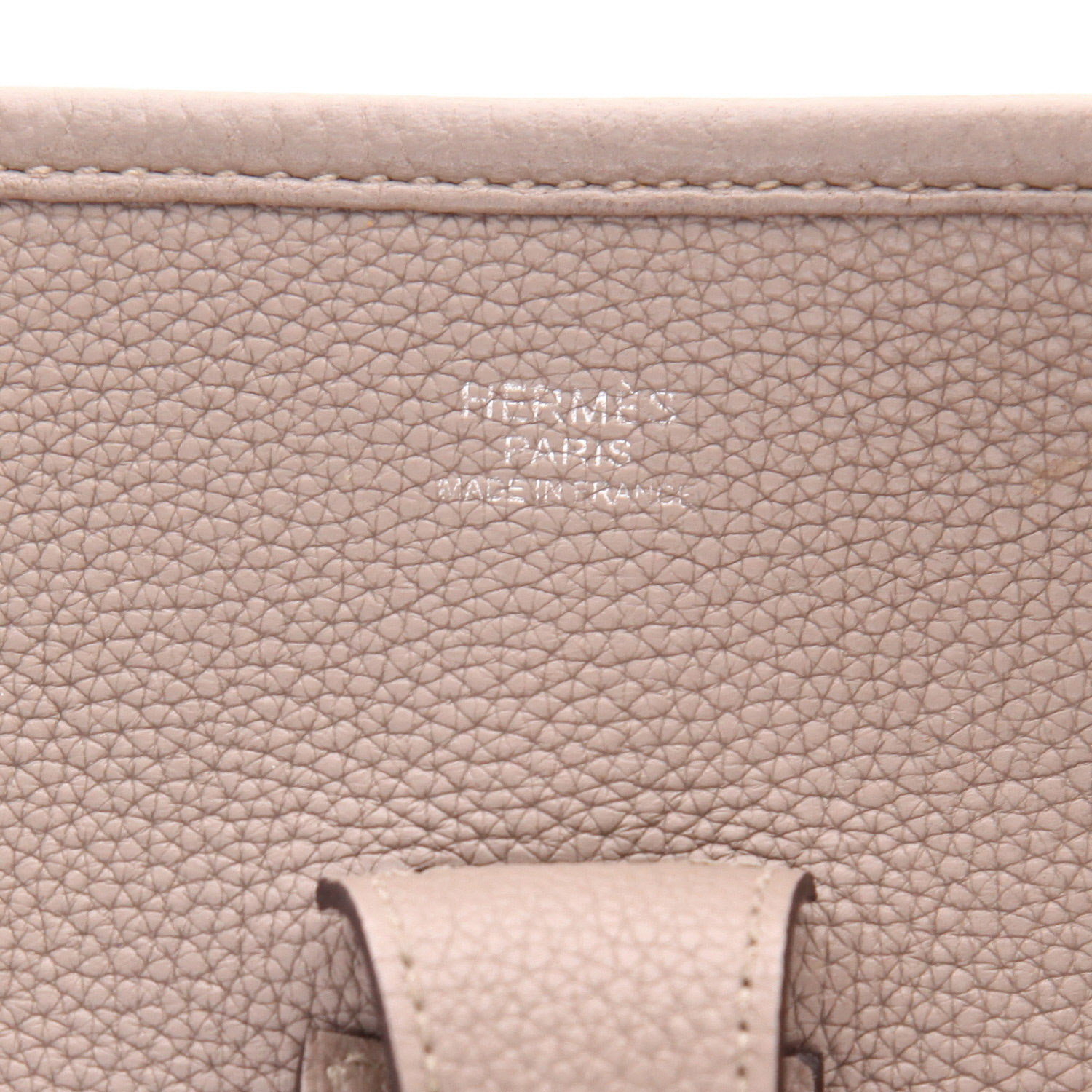 Sac bandoulière Hermès  Evelyne III en cuir togo Gris Asphalt - Detail D2