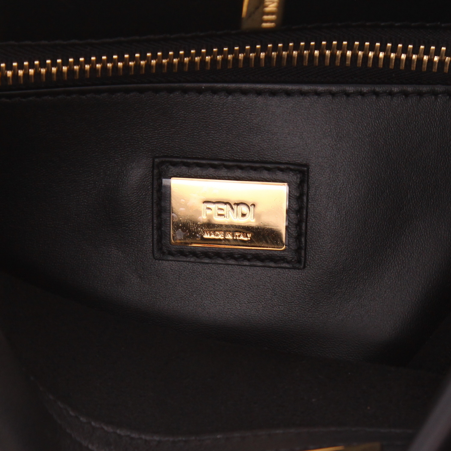 Sac à main Fendi  Peekaboo moyen modèle  en cuir noir - Detail D2