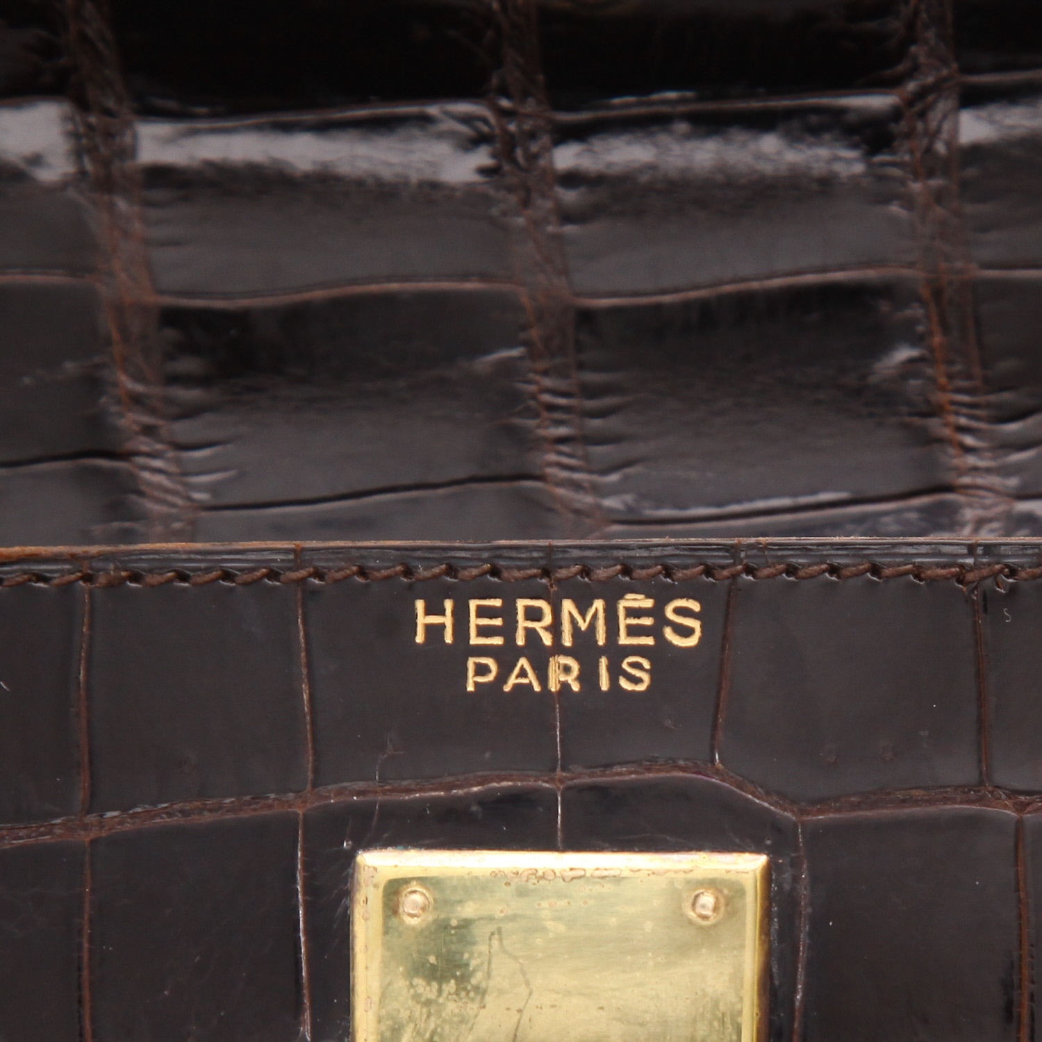 Hermès  Kelly 35 cm handbag  in brown crocodile - Detail D2