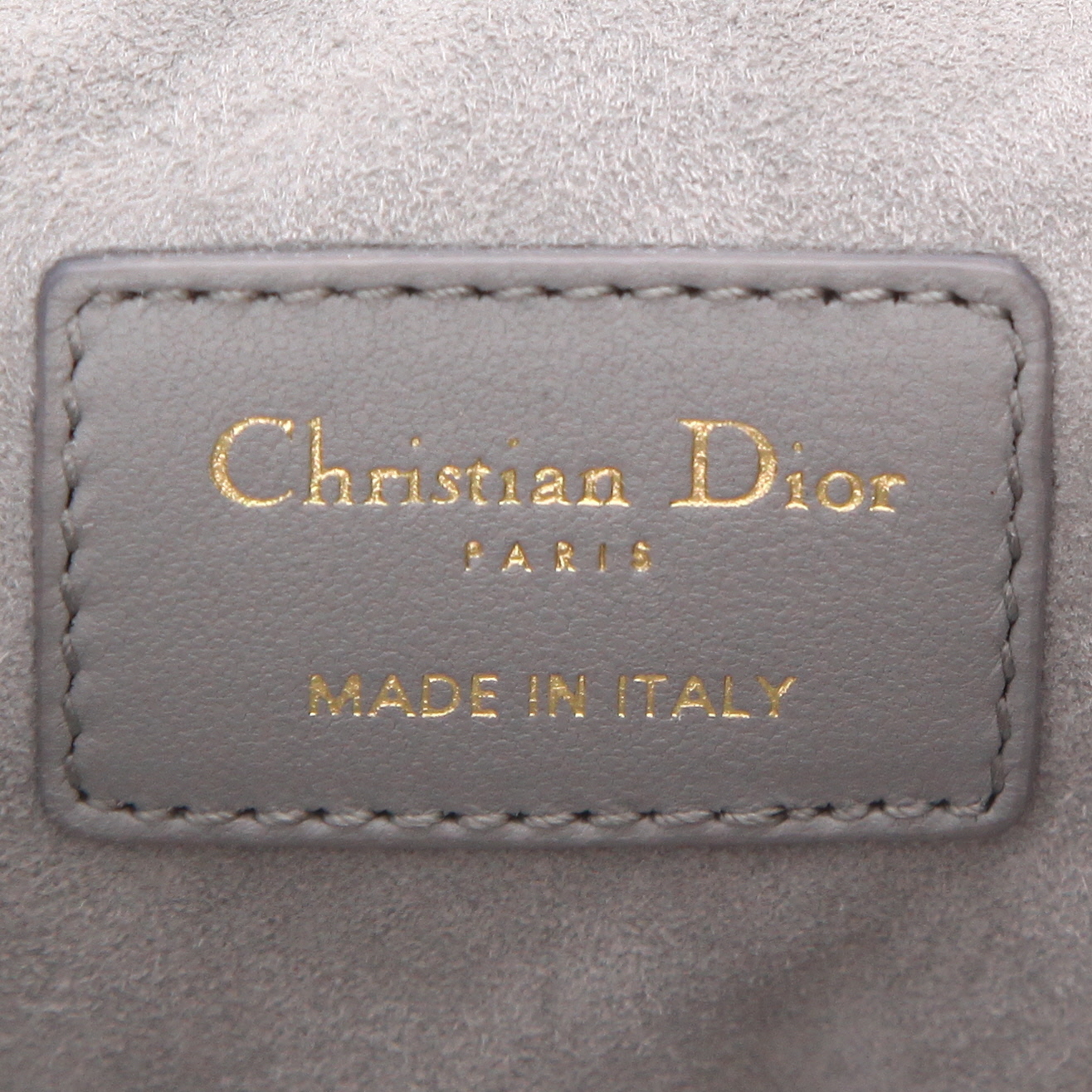 Bolso bandolera Dior  Travel Vanity en cuero cannage gris - Detail D2