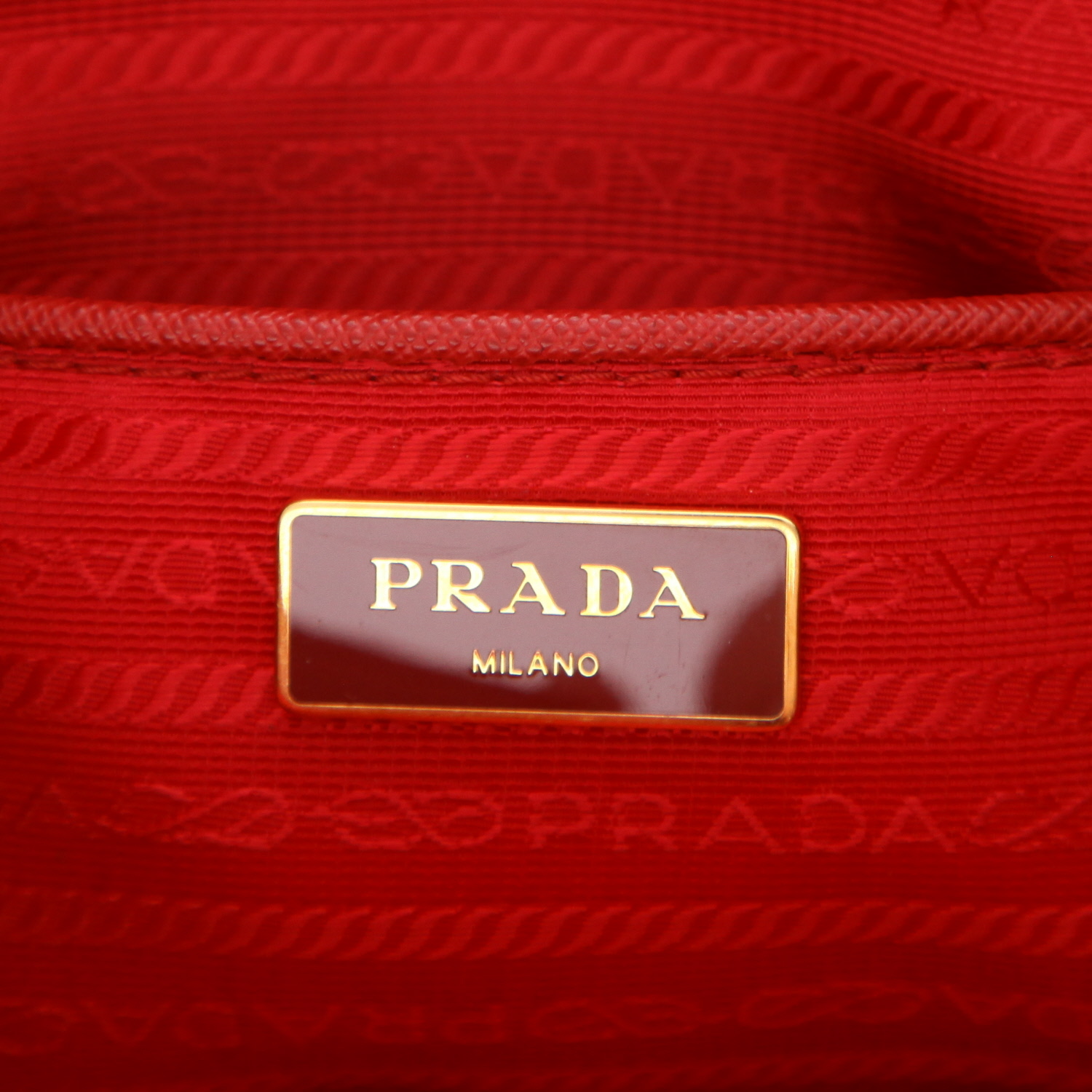 Prada  Lux Tote handbag  in red leather saffiano - Detail D2