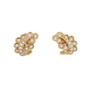 Paire de boucles d'oreilles années 1970 Chaumet  en or jaune et diamants