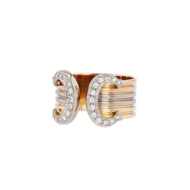 Anello Cartier C de Cartier modello grande in 3 ori e diamanti
