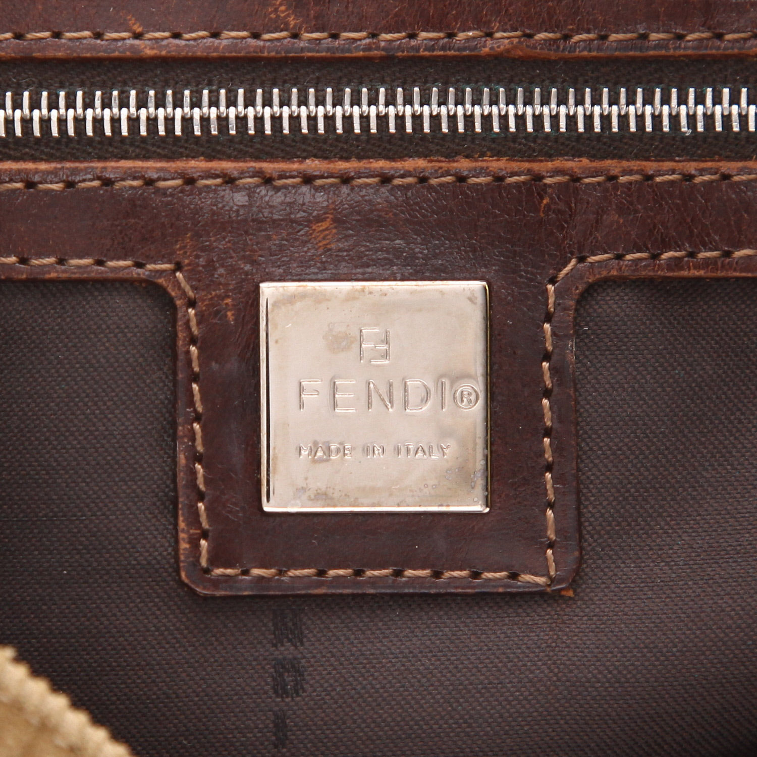 Bolso de mano Fendi  Baguette en lona marrón - Detail D2