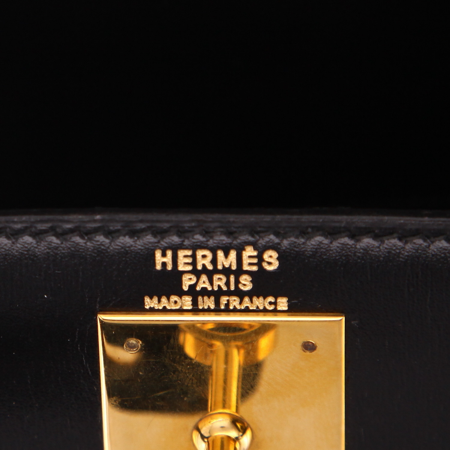 Hermès  Kelly 28 cm handbag  in black box leather - Detail D2