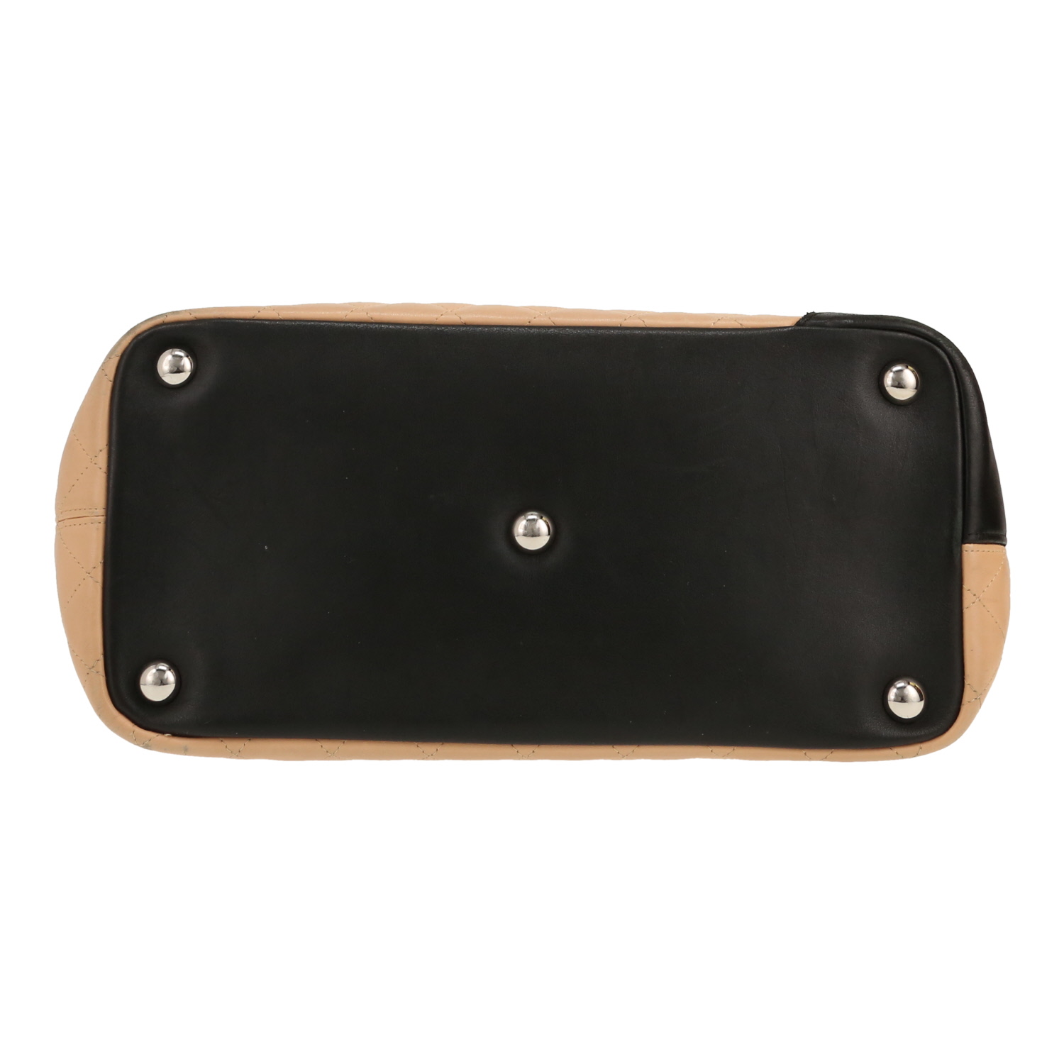 Sac cabas Chanel  Cambon en cuir matelassé beige et cuir noir - Detail D1