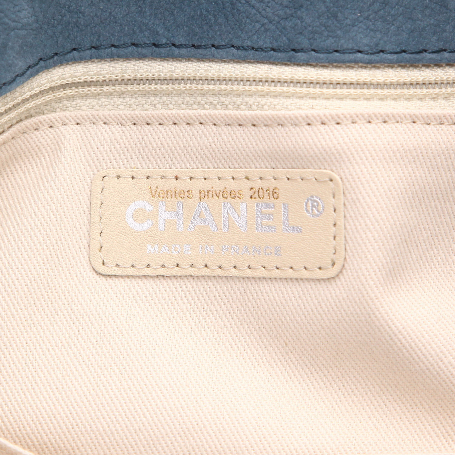 Shopping bag Chanel   modello grande  in pelle trapuntata blu - Detail D2