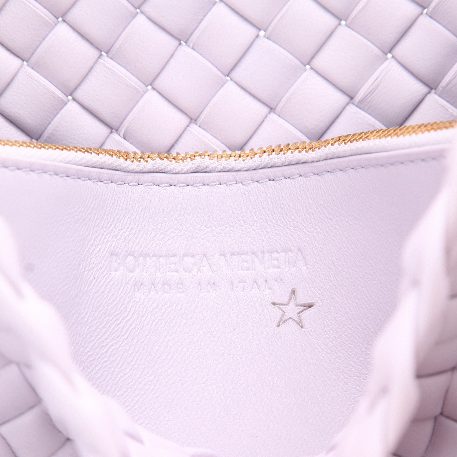 Bolso bandolera Bottega Veneta  Cobble en cuero intrecciato color lila - Detail D2