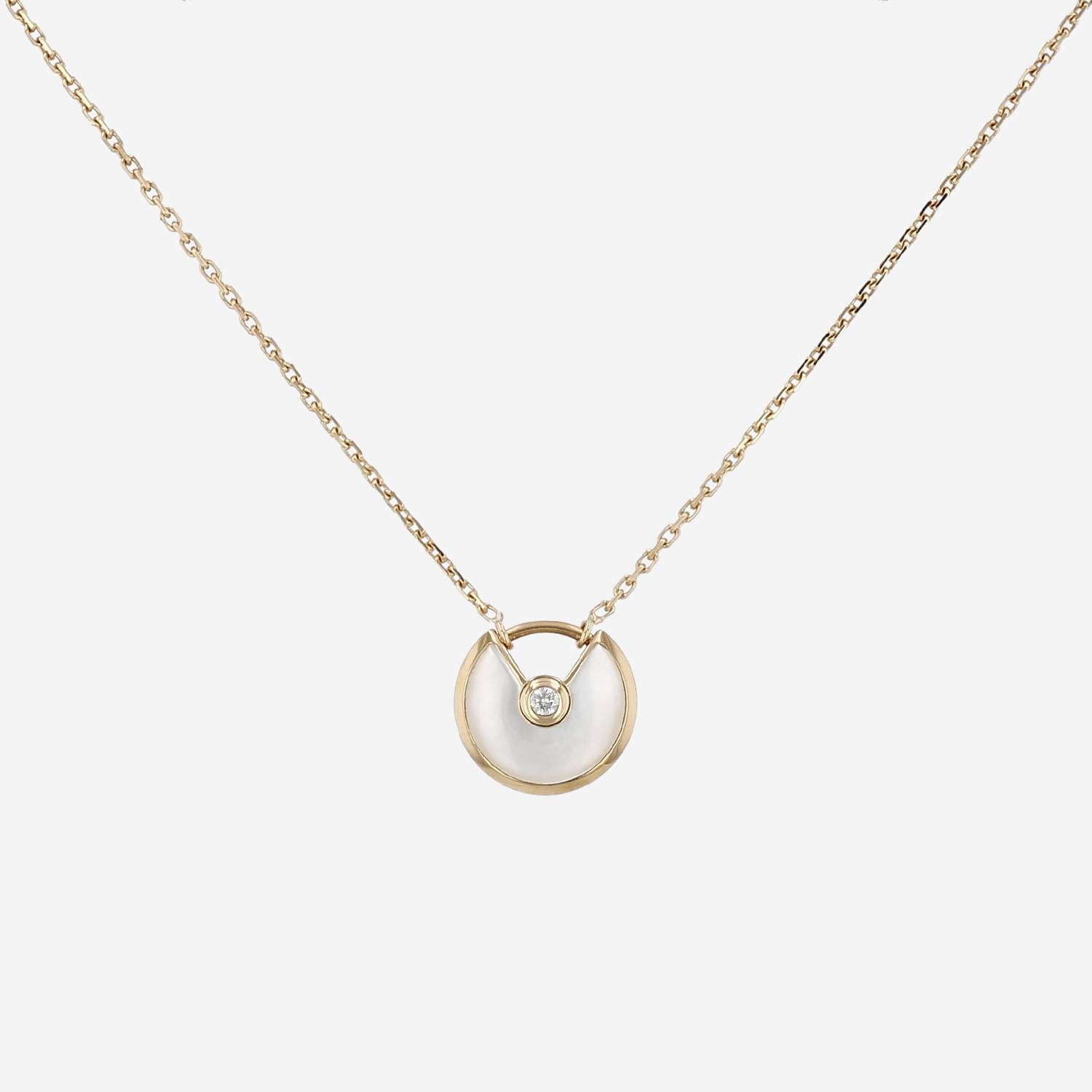 Collana Cartier Amulette taglia XS in oro giallo, diamante e madreperla