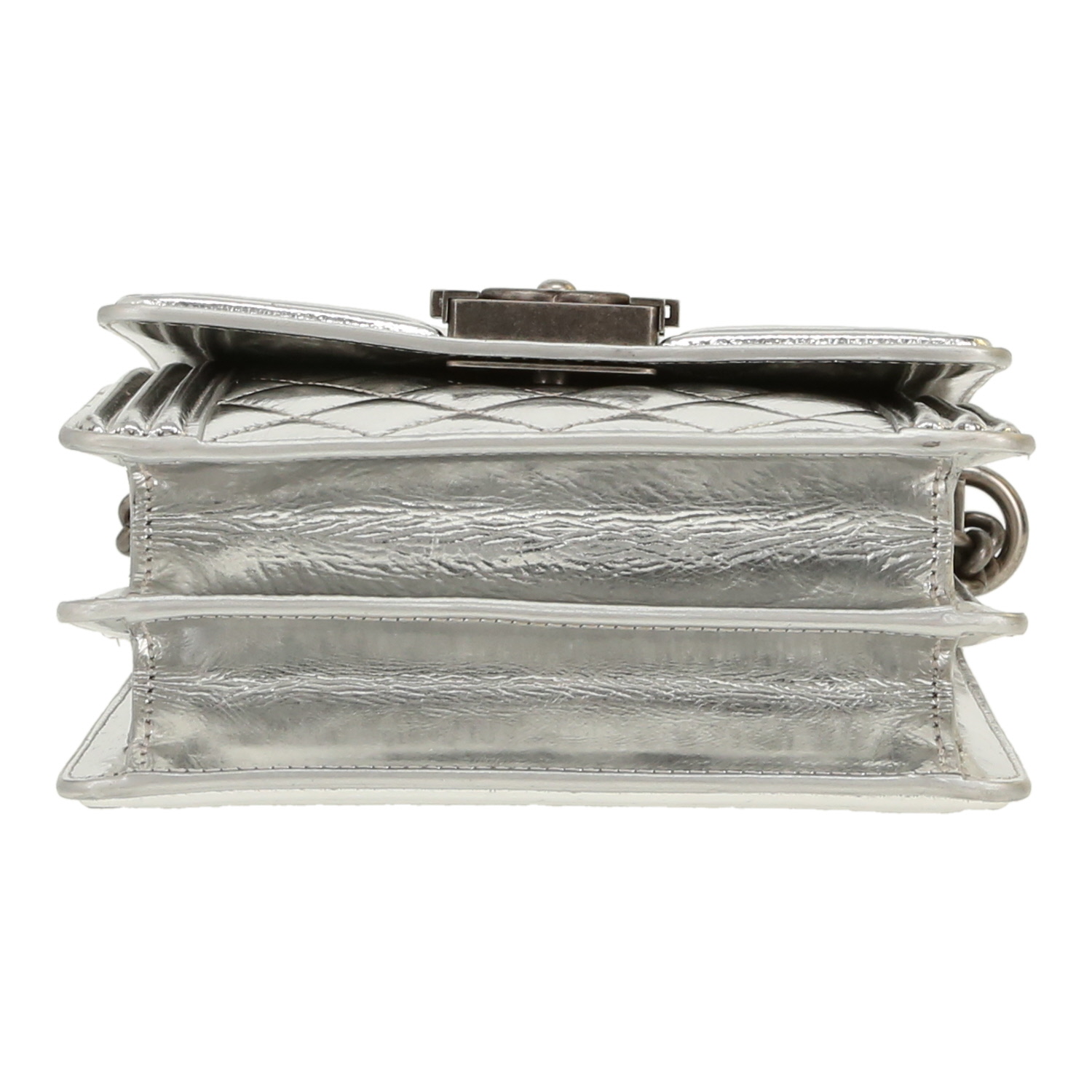 Chanel  Boy shoulder bag  in silver patent quilted leather - Detail D1