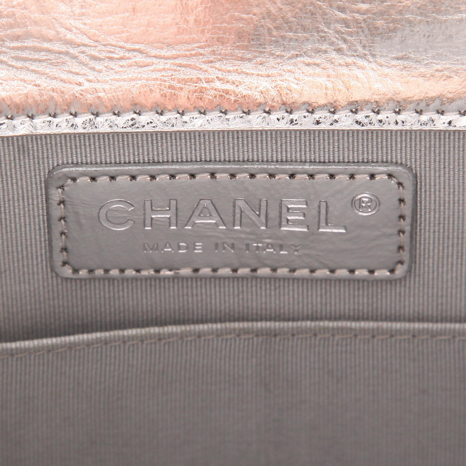 Borsa a tracolla Chanel  Boy in pelle verniciata e foderata argentata - Detail D2