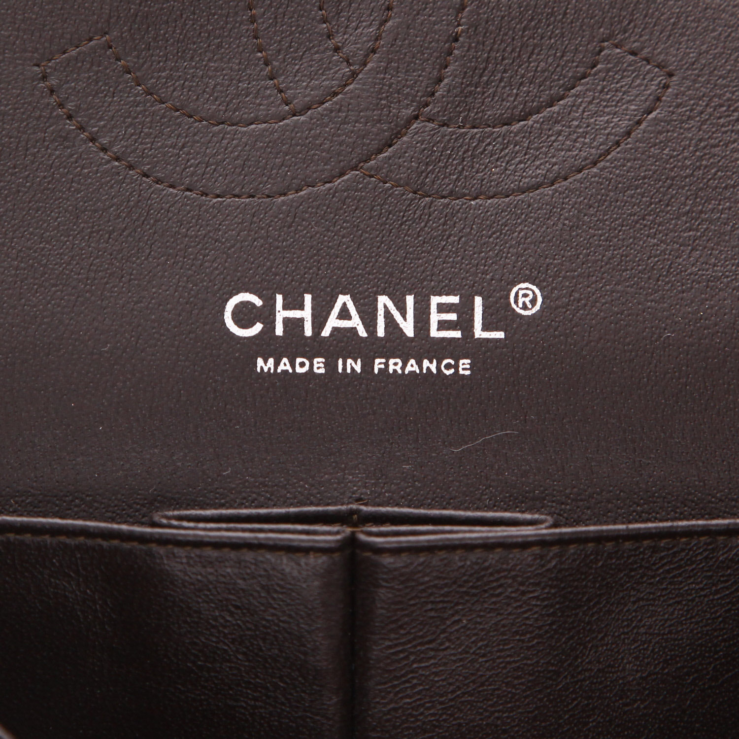 Borsa Chanel  Timeless Classic in pelle verniciata e foderata marrone - Detail D2