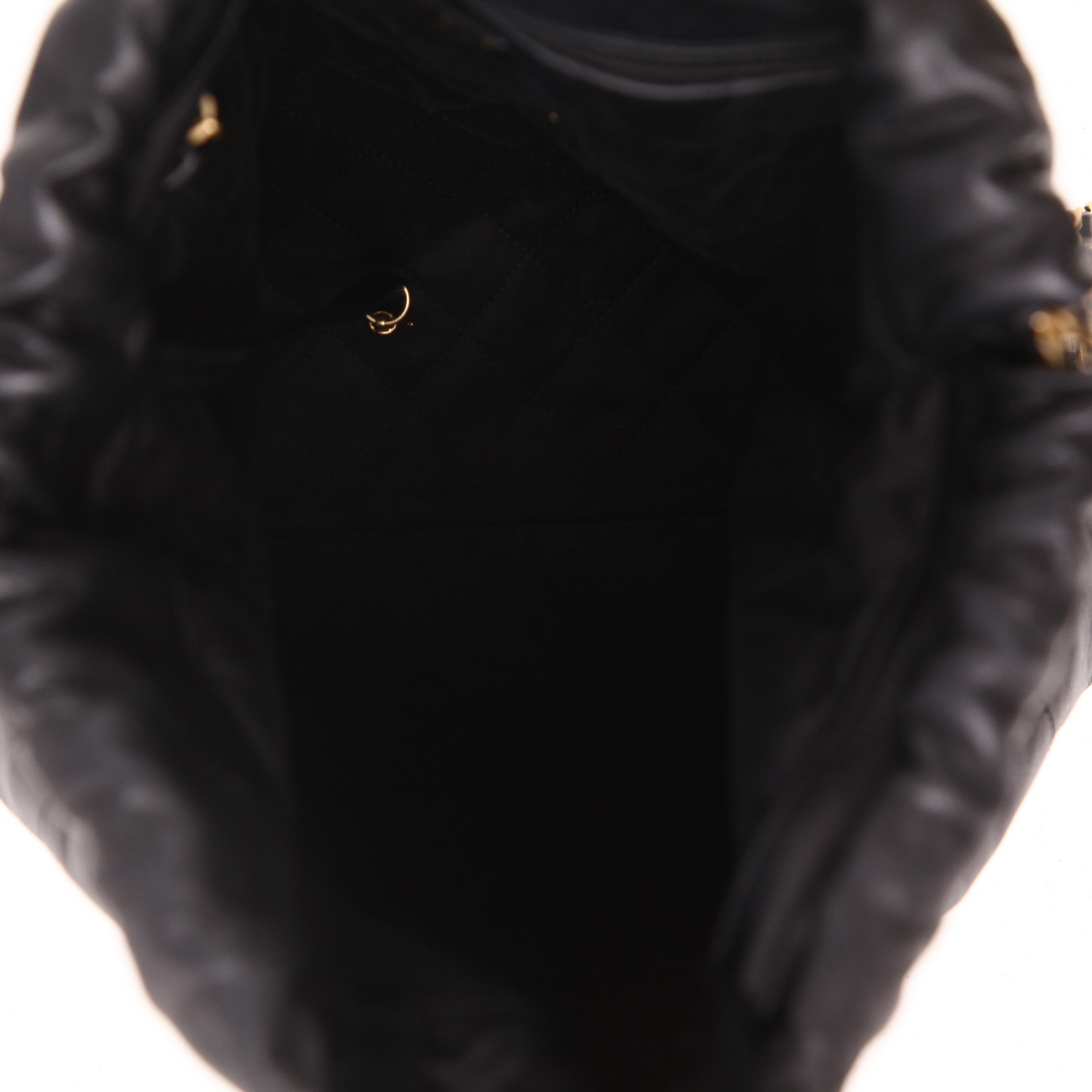 Sac à dos Chanel  22 en cuir noir - Detail D3