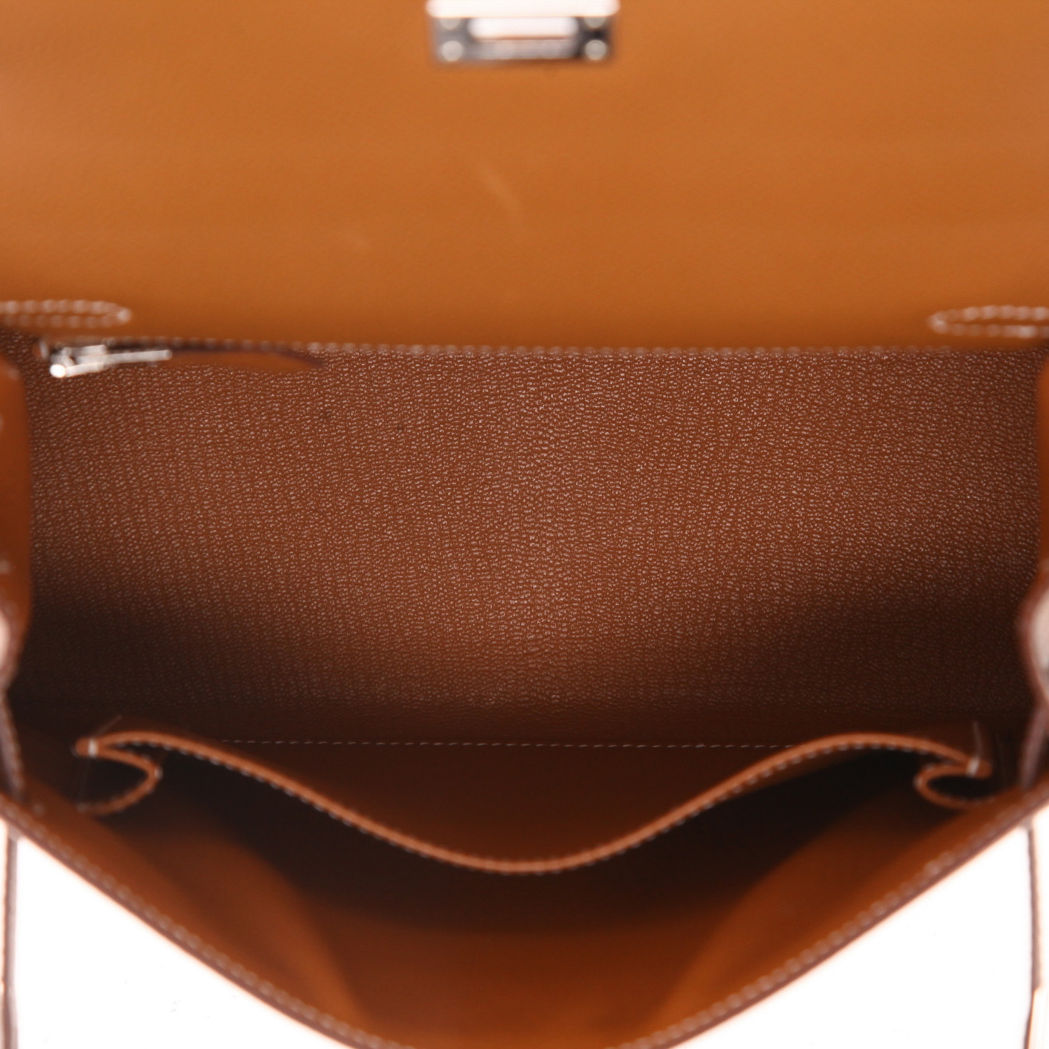 Bolso de mano Hermès  Kelly 25 cm en cuero epsom color oro - Detail D3