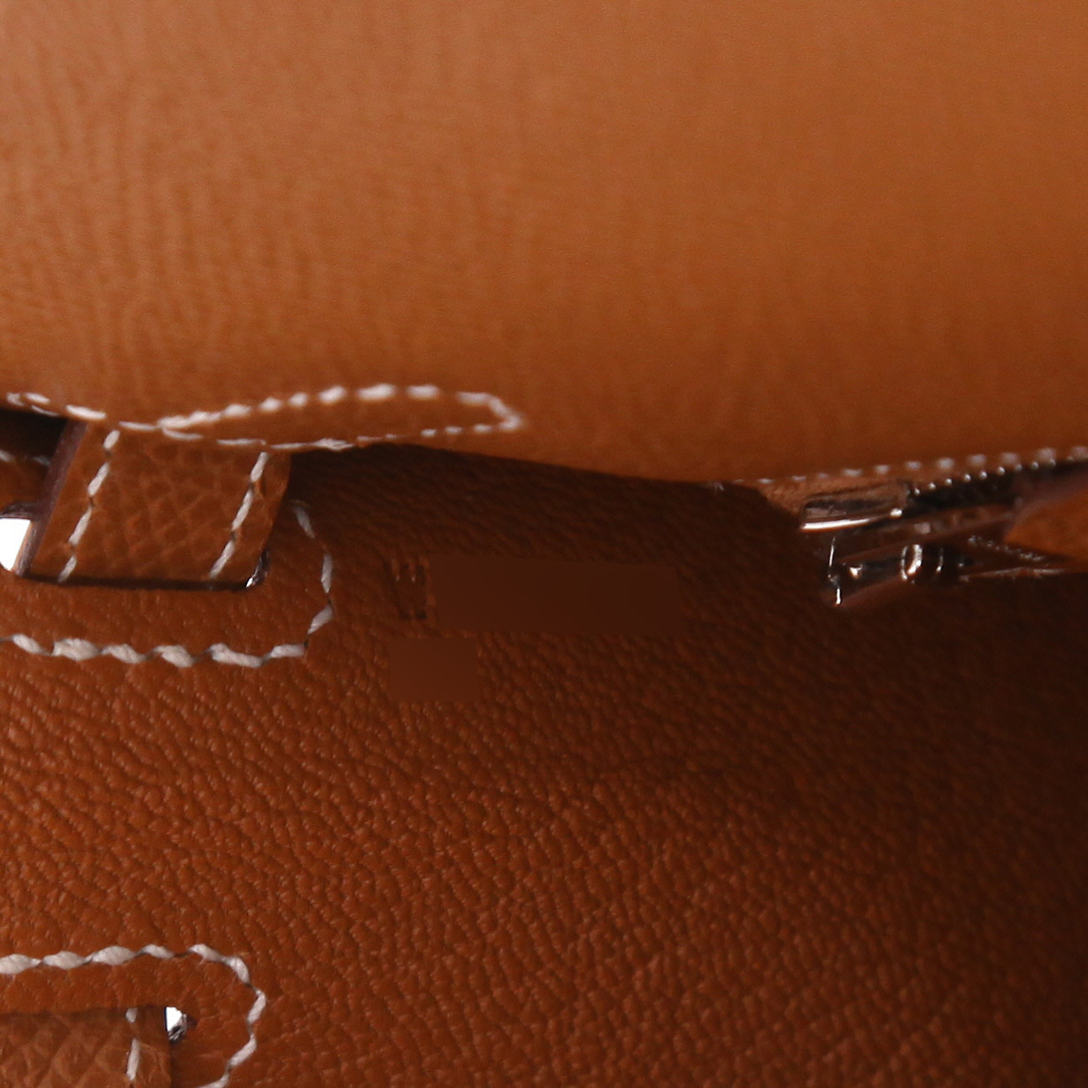 Hermès  Kelly 25 cm handbag  in gold epsom leather - Detail D4