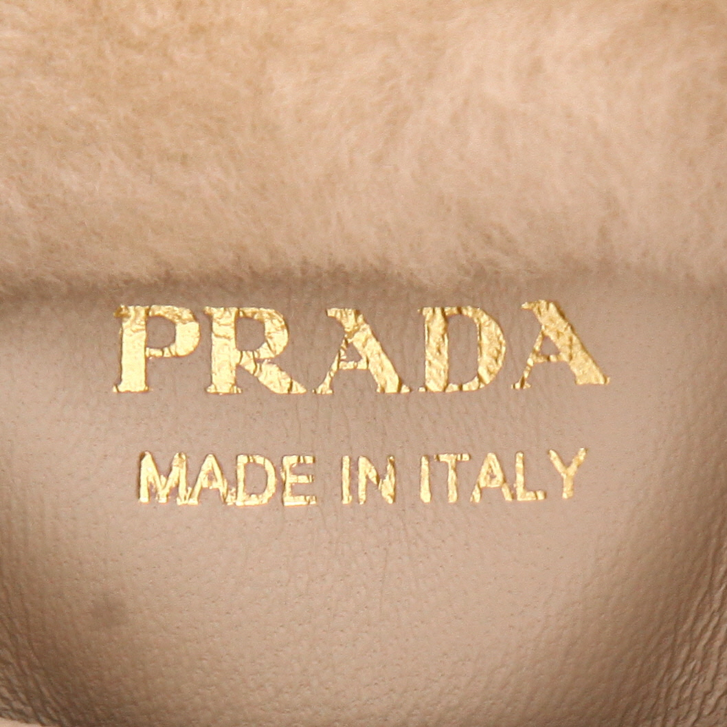 Sac à main Prada   en fourrure synthétique beige - Detail D2