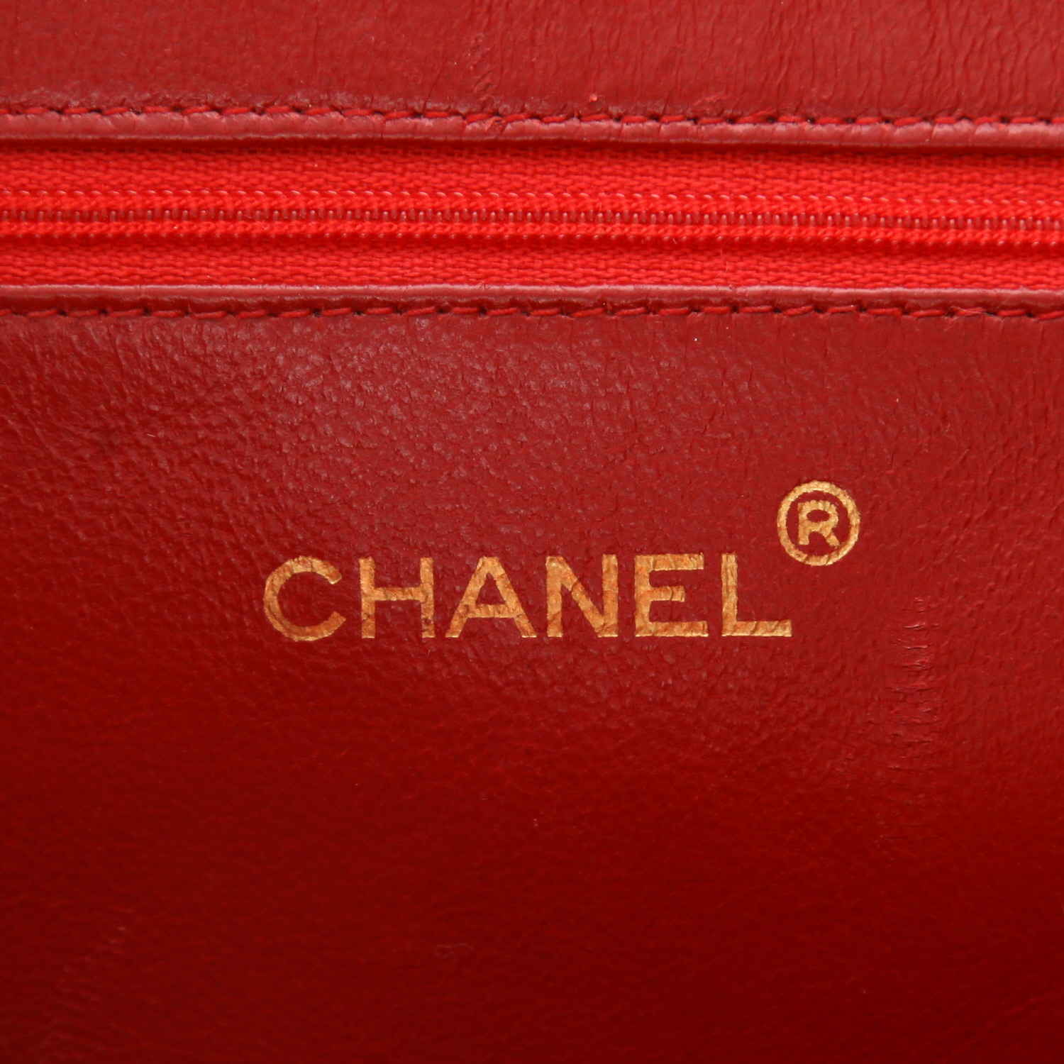 Chanel  Camera handbag  in red quilted leather - Detail D2