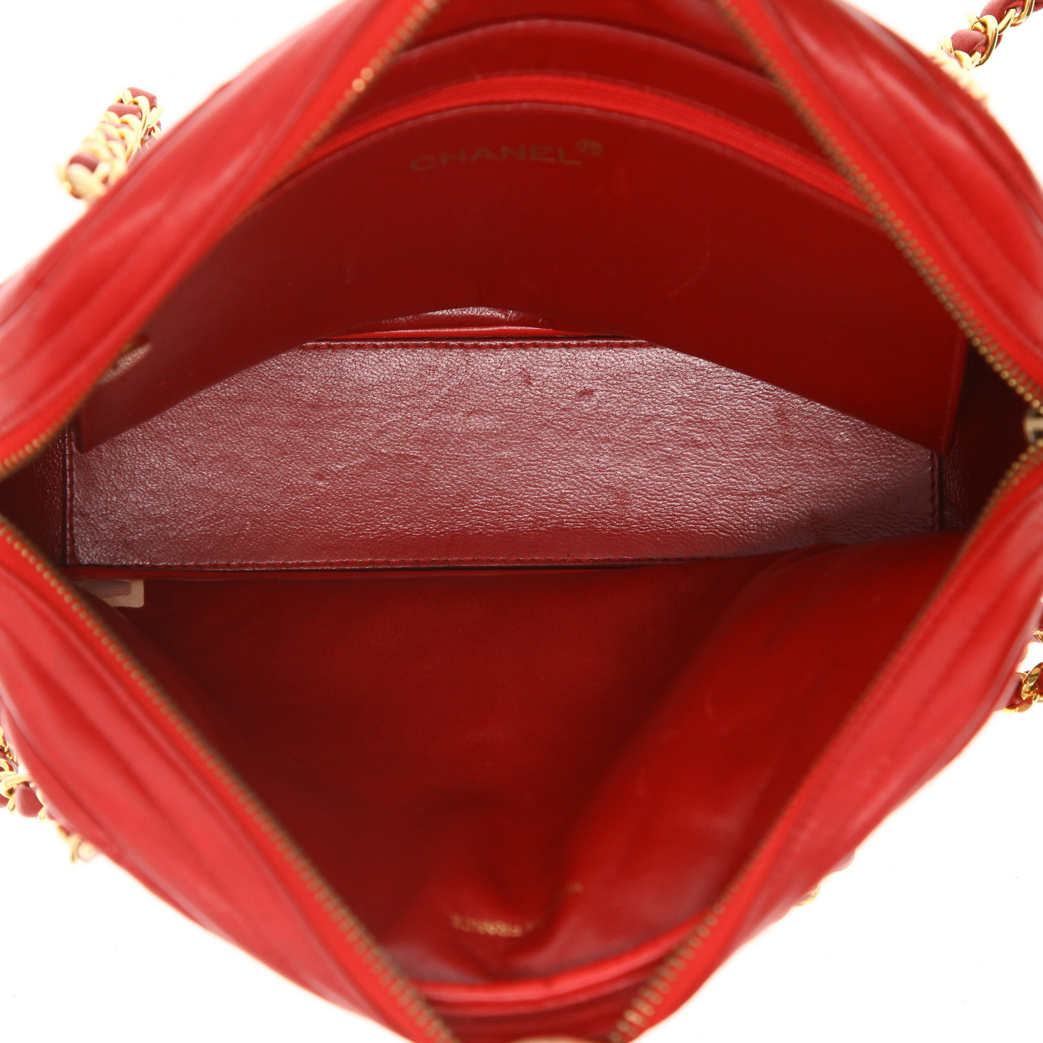Chanel  Camera handbag  in red quilted leather - Detail D3