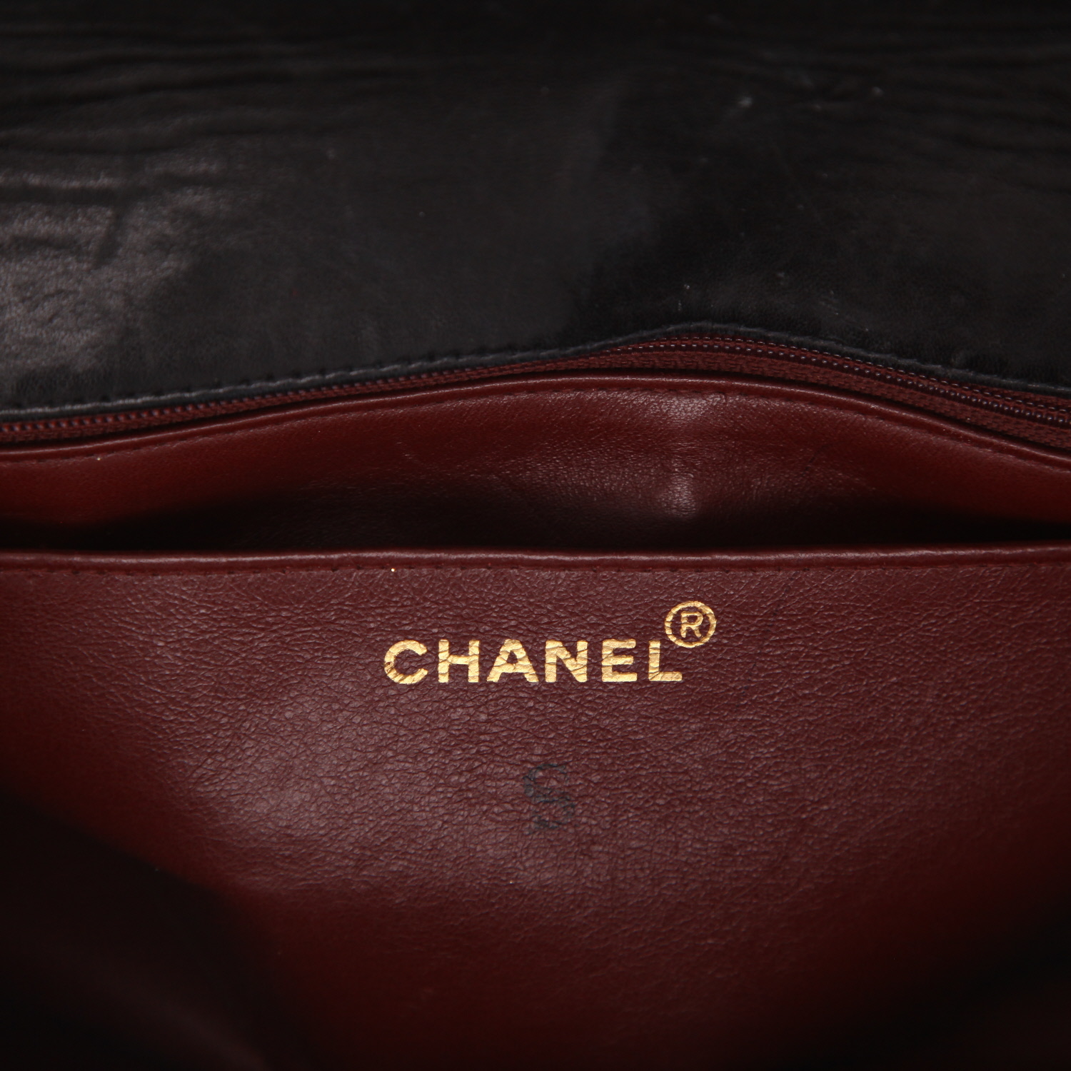 Borsa a tracolla Chanel  Diana in pelle trapuntata nera - Detail D2